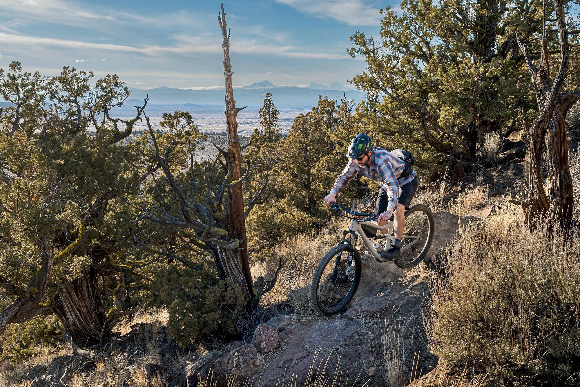 central-oregon-mountain-biking-adventure-photography-eleanor-moseman.jpg