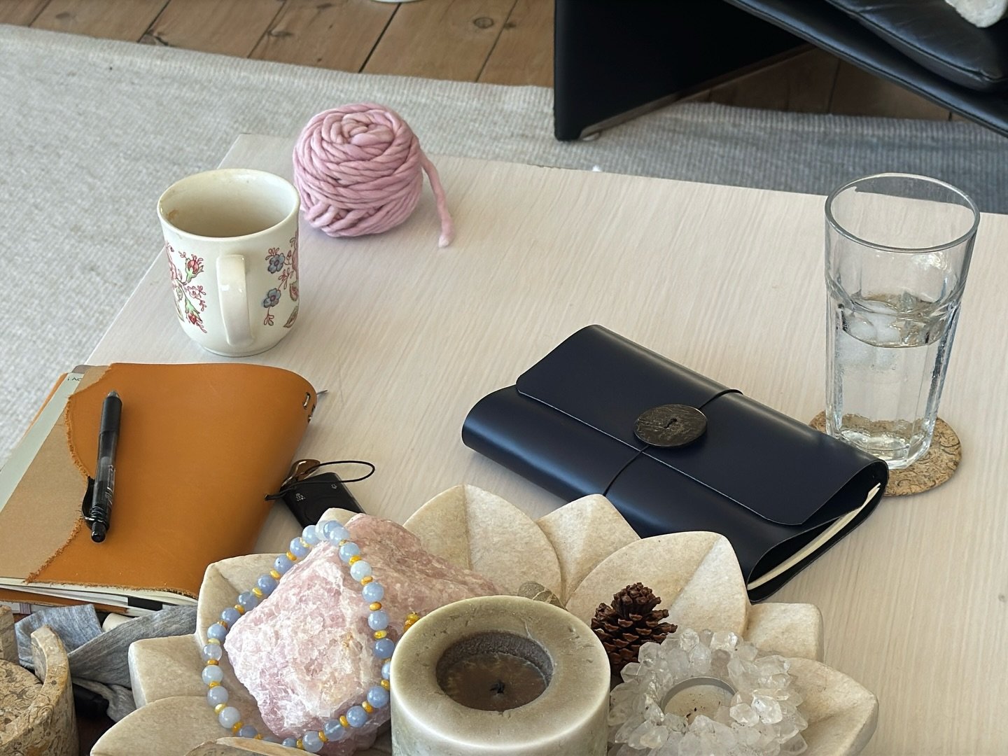 a new craft obsession! leather notebook covers 

these are some i have made for my sisters and my best friend (all capricorns!!)

anyway i love them and will be making more! 

#diylouisecarmen #leathernotebookcover #diytravellersnotebook #louisecarme