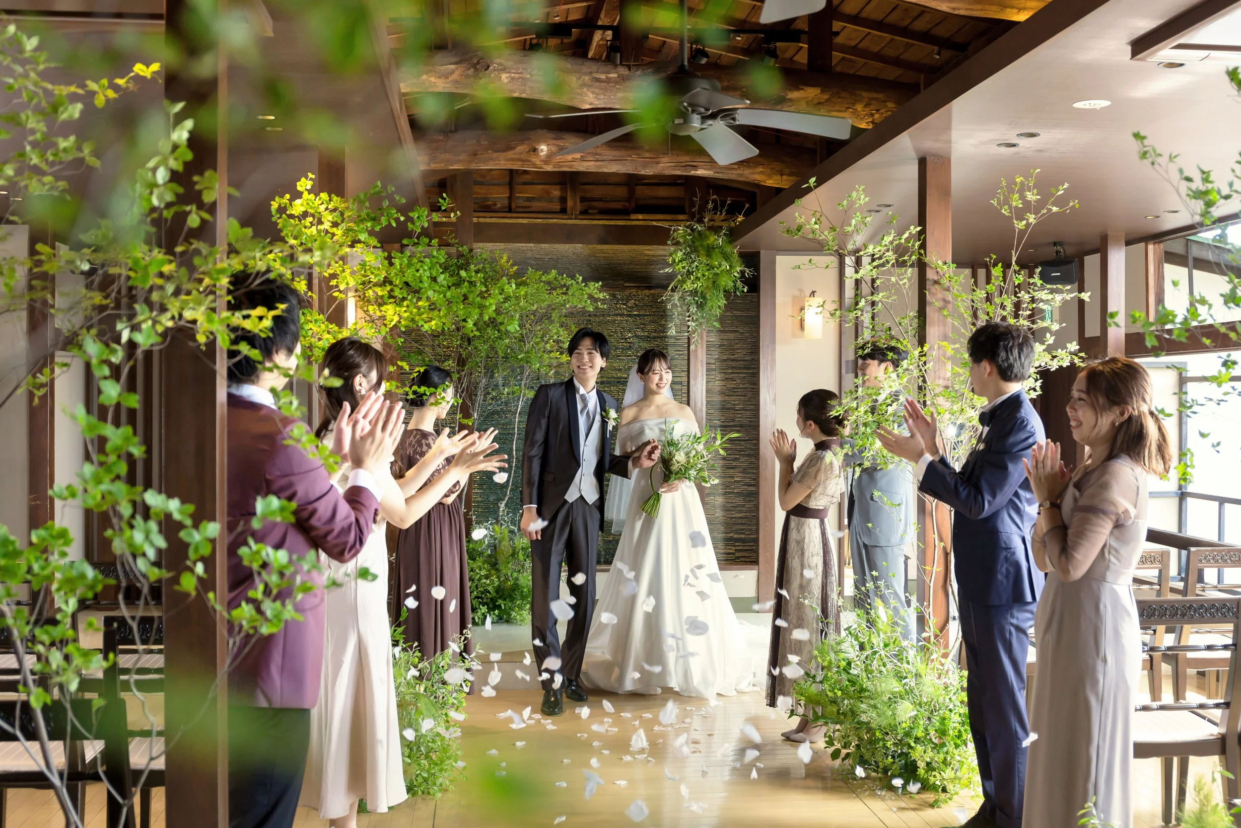 結婚式場の見学って何をするの？ブライダルフェアとの違いも解説