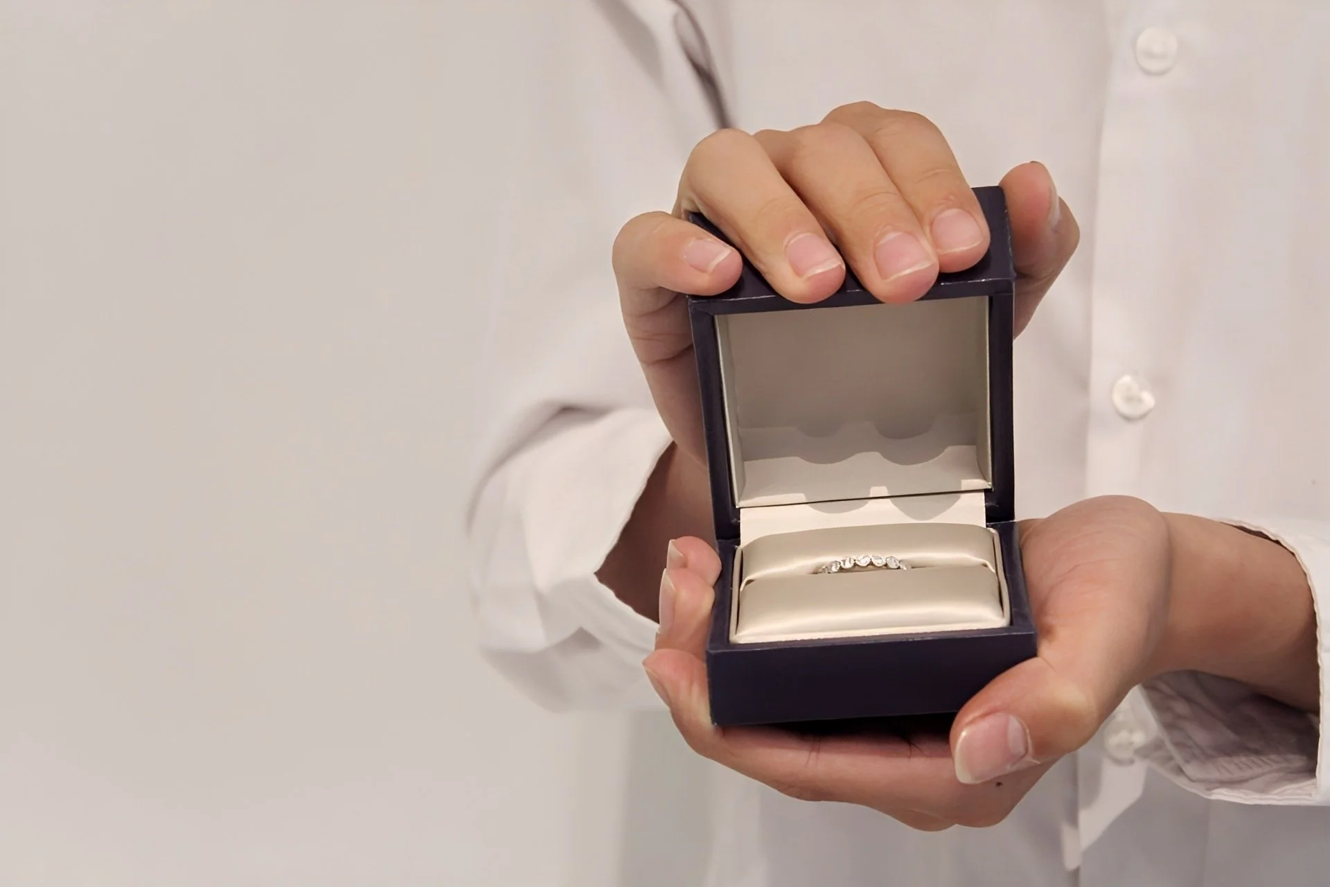 プロポーズから結婚式当日までの流れをお教えします！