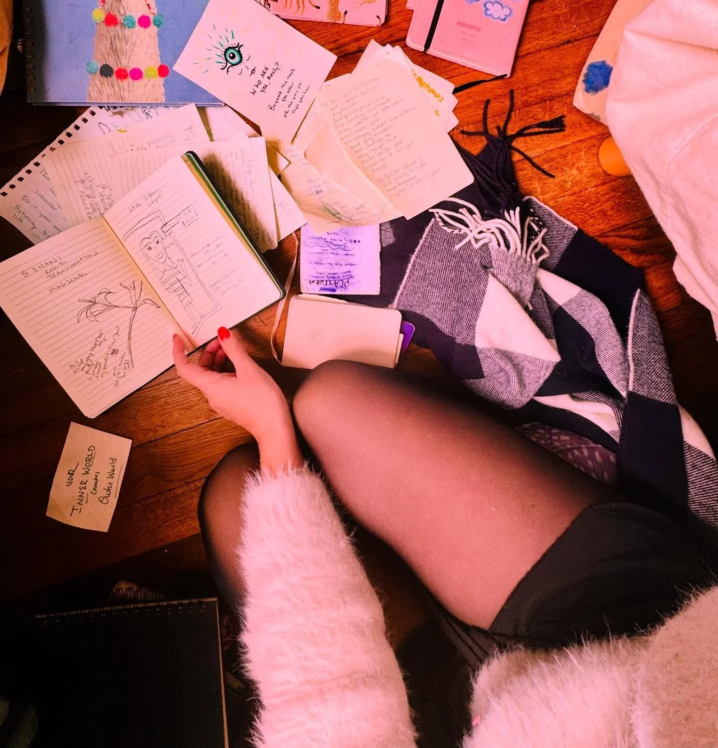 Letting go + finding beauty🐍 ✨

Finishing the year of the snake w/ lots of letting go&mdash;
Not because things before were bad.
But because we aren&rsquo;t made to carry everything with us.

Especially if it feels heavy-
Or broken-
Or outdated-

Wh