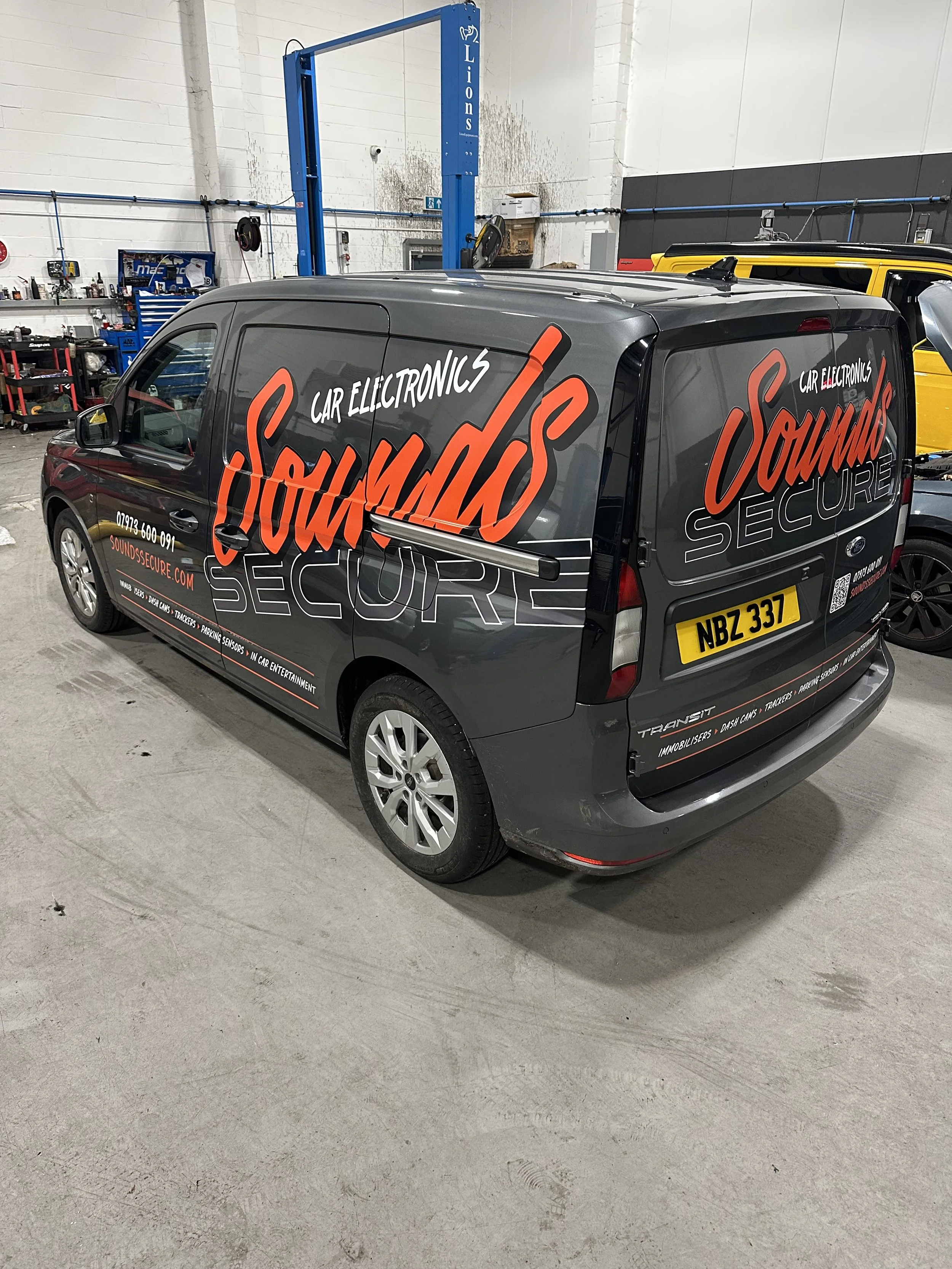 ford connect signwriting.