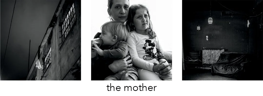 Greek identity, en fotoserie fra Athen i 2013. Del av en serie på 18 bilder delt i 6 tryptikon.