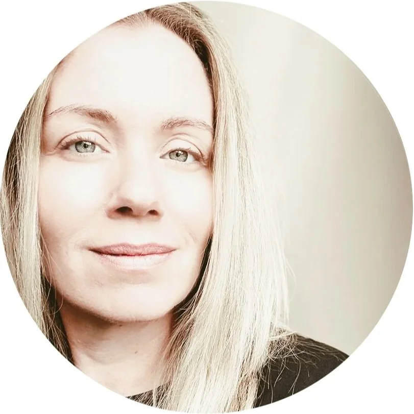 Portrett av Elisabeth, grafisk designer og fotograf basert i Tønsberg.