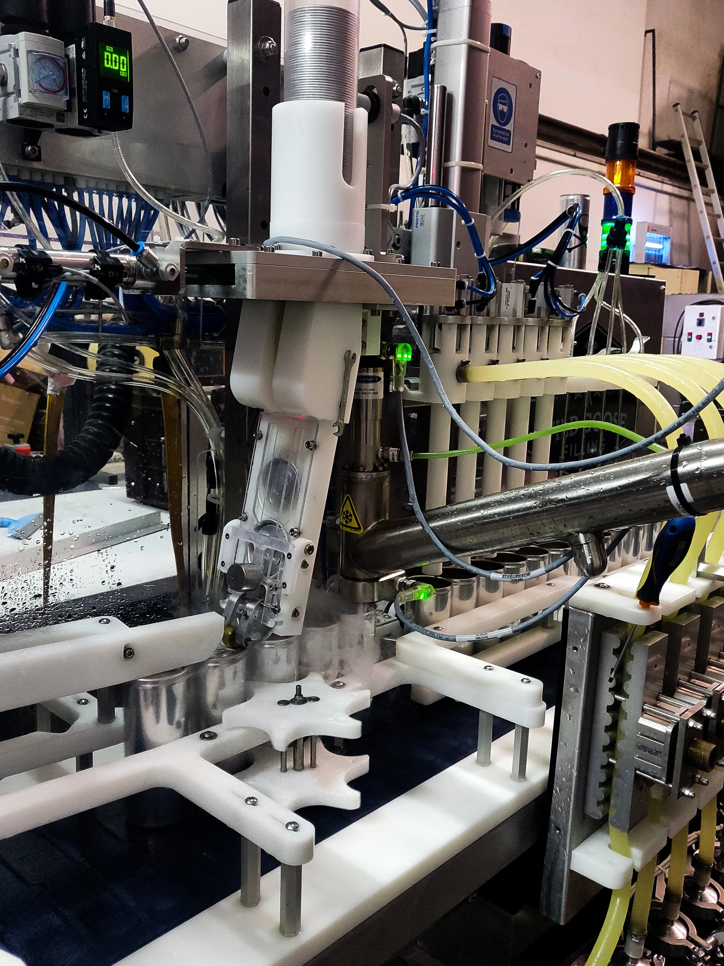 Wild Goose Canning machine nitrodosing cans of wine.