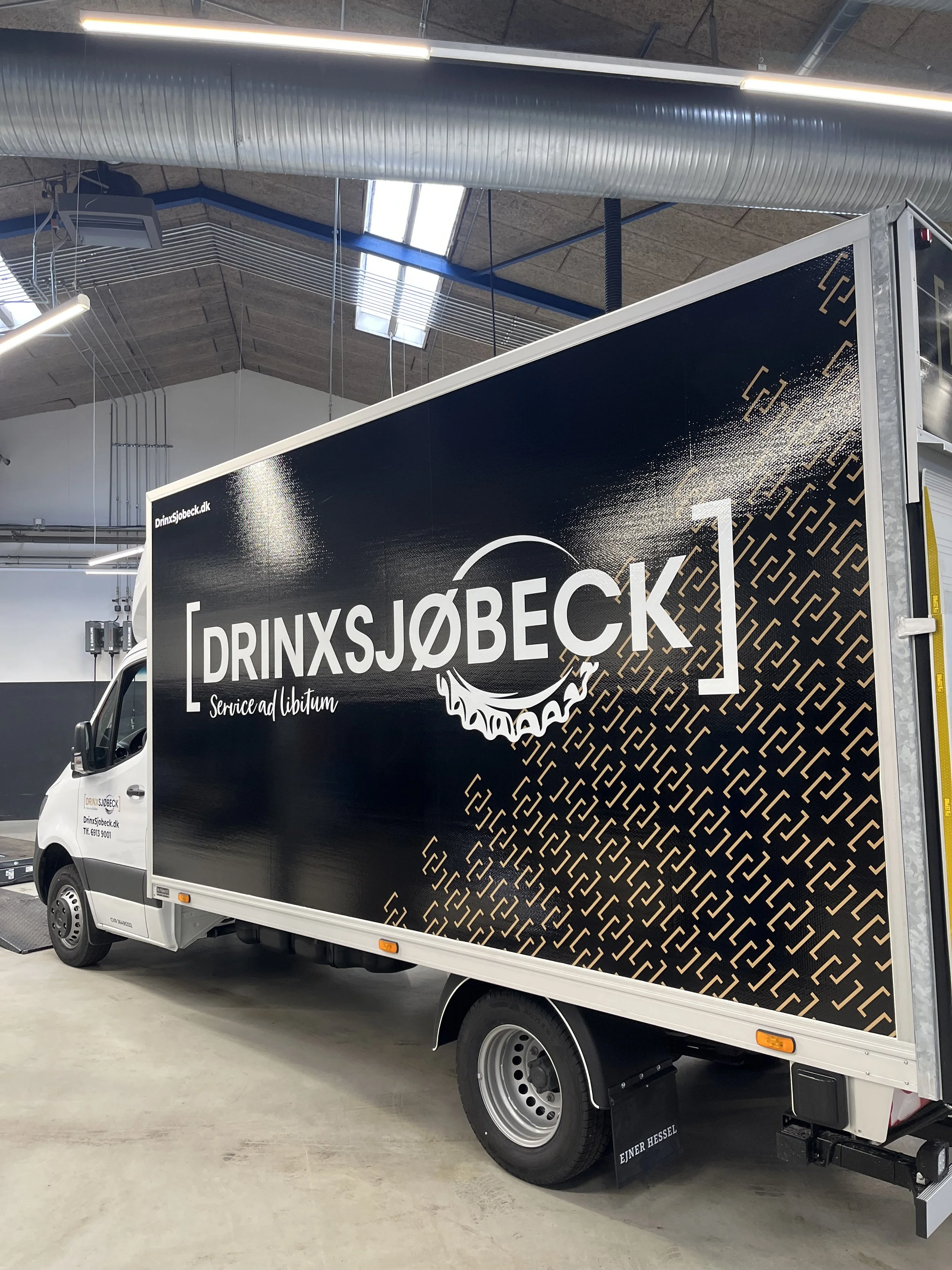 Oranssi project: wraparound deck