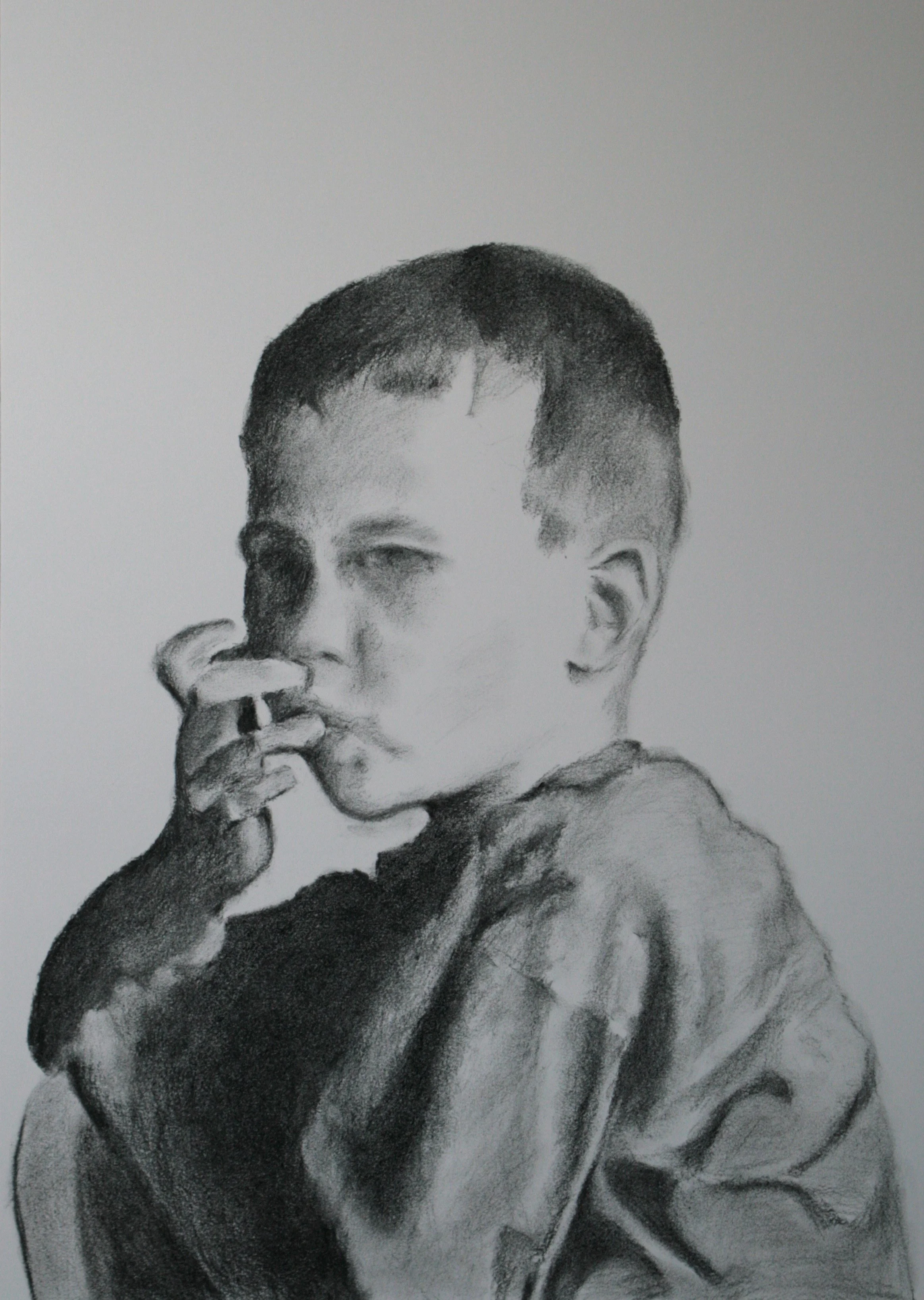 Leander als Kind 2025, Kohle, Papier, 59 x 42 cm