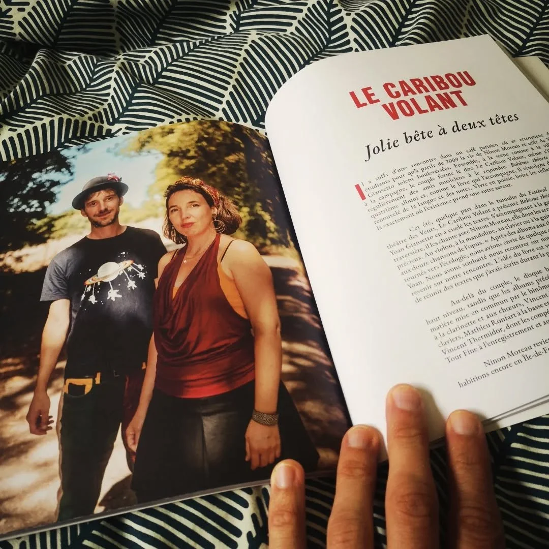 Nous voici dans le journal et &ccedil;a fait sacr&eacute;ment plaisir d'avoir de jolies photos pour illustrer ce bel article. Et comme nous sommes chanceux nous avons aussi droit &agrave; la chronique de notre nouvel album. On ne peut que vous encour
