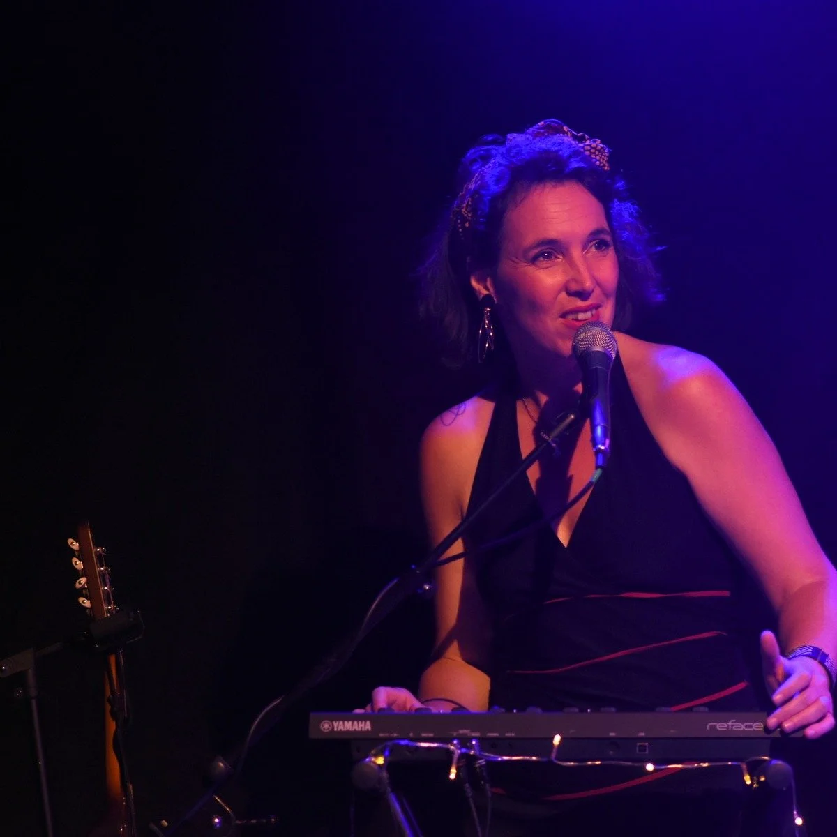 Nouvelle vid&eacute;o en ligne sur notre cha&icirc;ne YouTube. Aujourd'hui on vous d&eacute;voile l'ouverture de notre concert Boh&egrave;me th&eacute;orie avec notre chanson Les mains qui dansent. 

New video online on our YouTube channel. Today we 