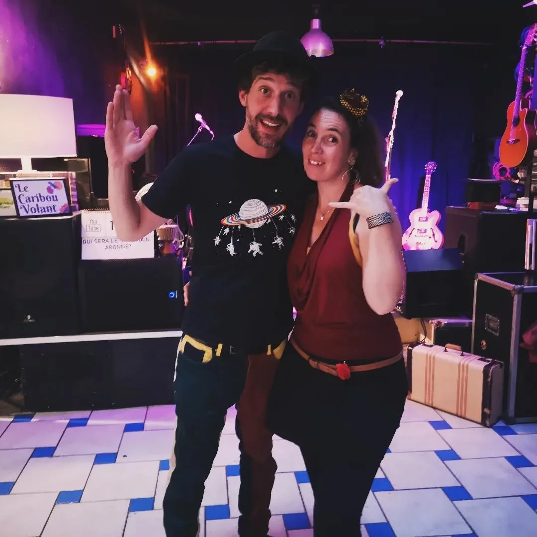 Ciao Agosto ! Dernier concert du mois dans le magnifique caf&eacute; du Puits de Jour &agrave; Lauzerte.

#musique #chansonbiologique #lecaribouvolant #chansonfrancaise #music #livemusic #chanson #lauzerte #musique