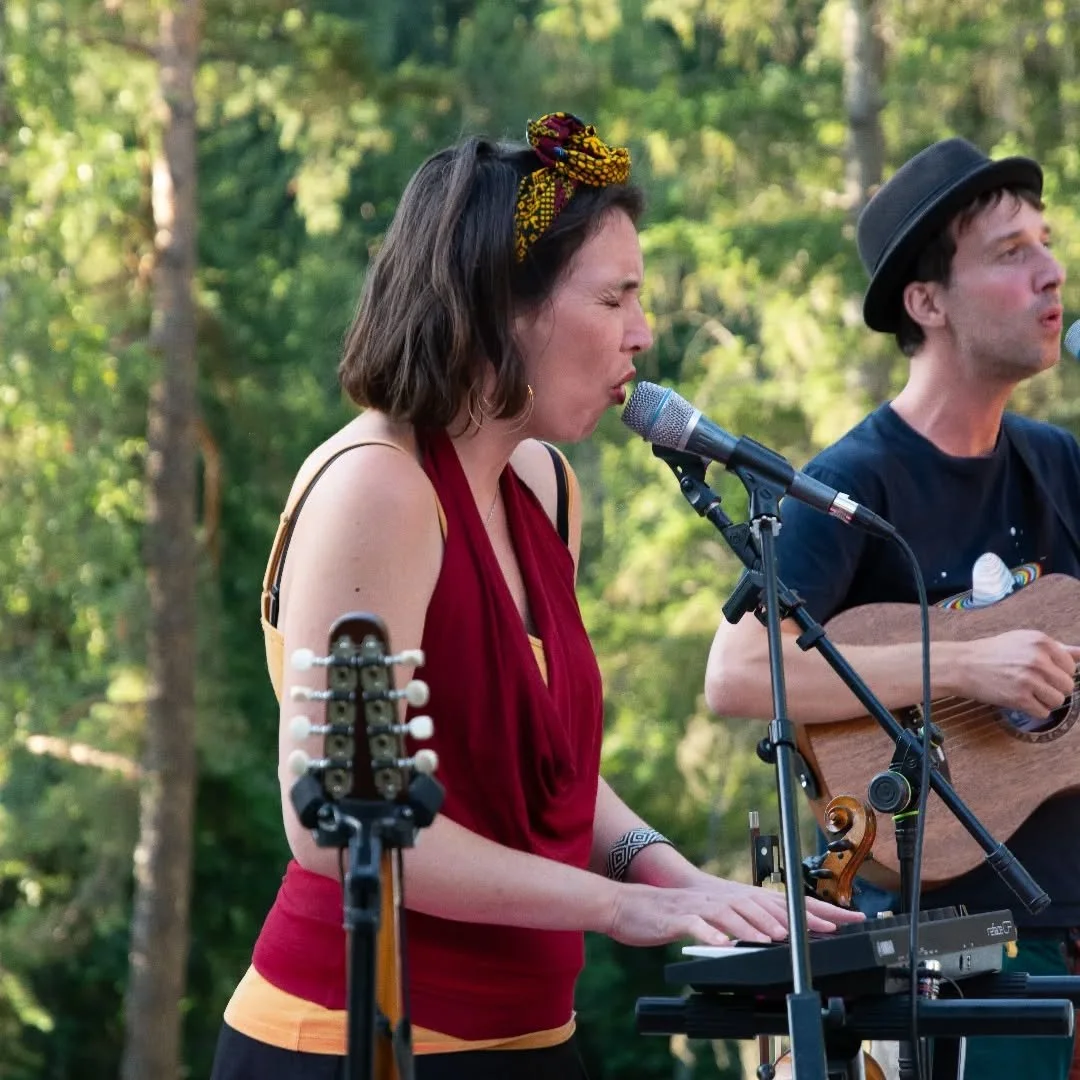 Derni&egrave;re ligne droite de l'&eacute;t&eacute;. Finissons en apoth&eacute;ose.

Merci @drawcloserphotos pour le souvenir ! 

Concerts

23/08 Saint Antoine du Rochers pour @revpourlevivant unirevcite

26/08 Saint Amand de Coly

31/08 Lauzerte

05