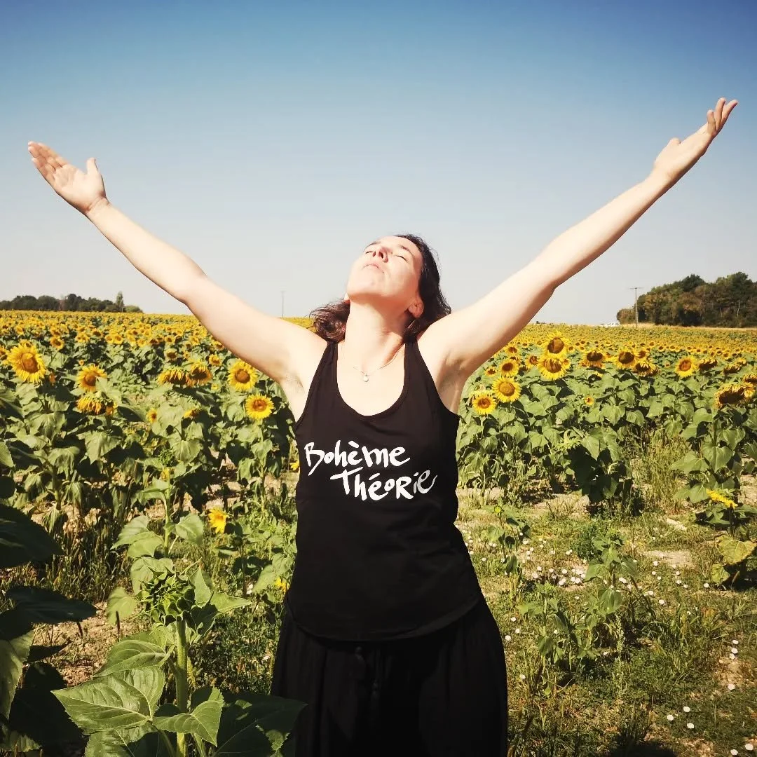 Salutation au SOLEIL pour que tombe un peu de pluie. Les arbres et la v&eacute;g&eacute;tation ont besoin d'eau, tout comme nous. Il est difficile de percevoir le manque tant que l'eau continue de jaillir de nos robinets, mais pour les arbres ce n'es