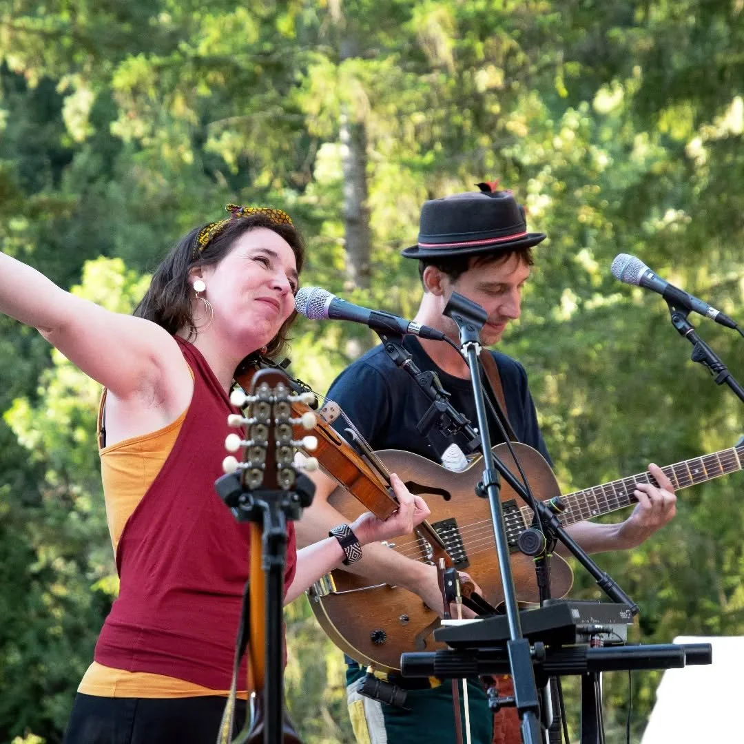 Quel &eacute;t&eacute; mes amis ! Difficile de se r&eacute;jouir en ces temps o&ugrave; l'actualit&eacute; crie famine et o&ugrave; l'obscurantisme nous &eacute;touffe &agrave; petit feu. Nous continuons &agrave; faire nos petites chansons, notre tra