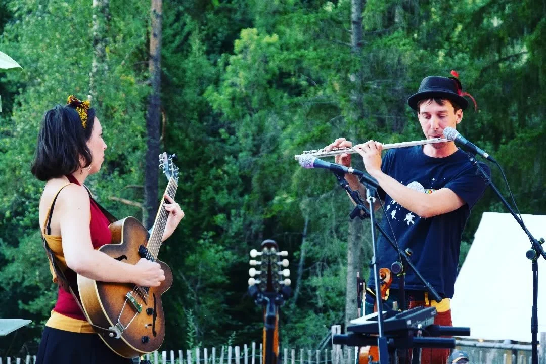 Aujourd'hui c'est rel&acirc;che. La tourn&eacute;e dans les alpes s'est d&eacute;roul&eacute;e &agrave; merveille. Un public au rendez vous et tr&egrave;s r&eacute;ceptif. Cette semaine on vous retrouve en Bourgogne, dans le jura et en Suisse. &Agrav