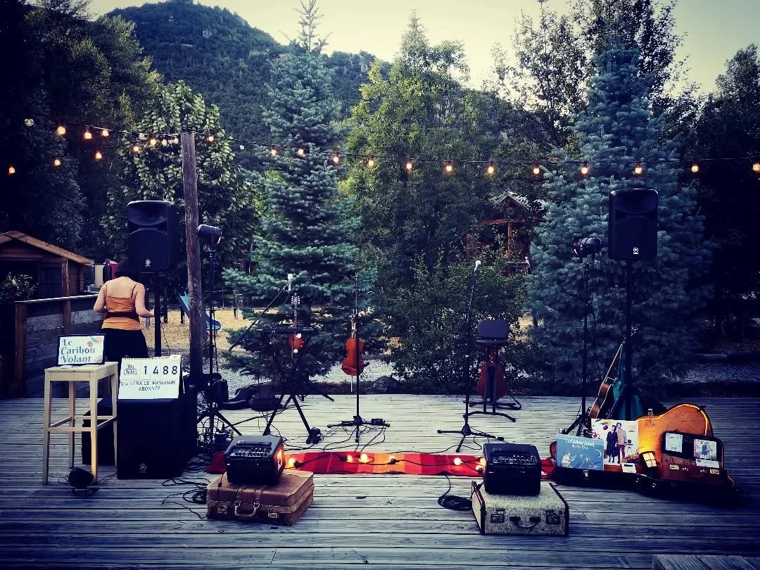 Quel bonheur de jouer dans un cadre aussi merveilleux. Le concert &eacute;tait g&eacute;nial et le public incroyable. Vive les hautes Alpes !!!! Ce soir on sera encore dans le coin, on joue dans la vall&eacute;e de la Clar&eacute;e pr&egrave;s de Bri