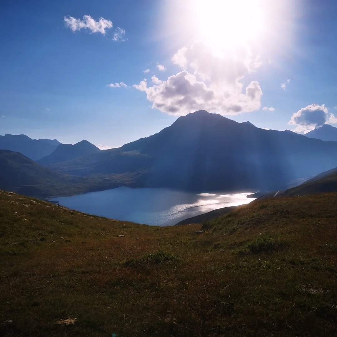Col du Mont-Cenis / Moncenisio

J'ai r&ecirc;v&eacute; longtemps de ce moment o&ugrave; je pourrais embrasser de nouveau cette montagne. Poser mon regard sur ces souvenirs inoubliables qui habitent encore mon pr&eacute;sent. J'y retrouve les fant&oci