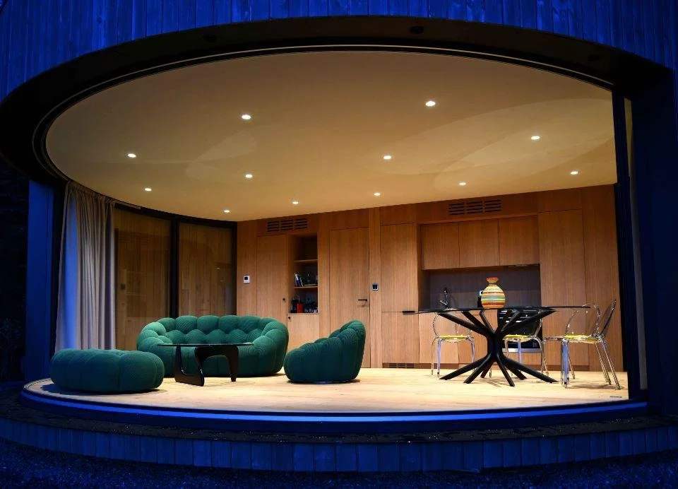 salon night lumi.jpeg