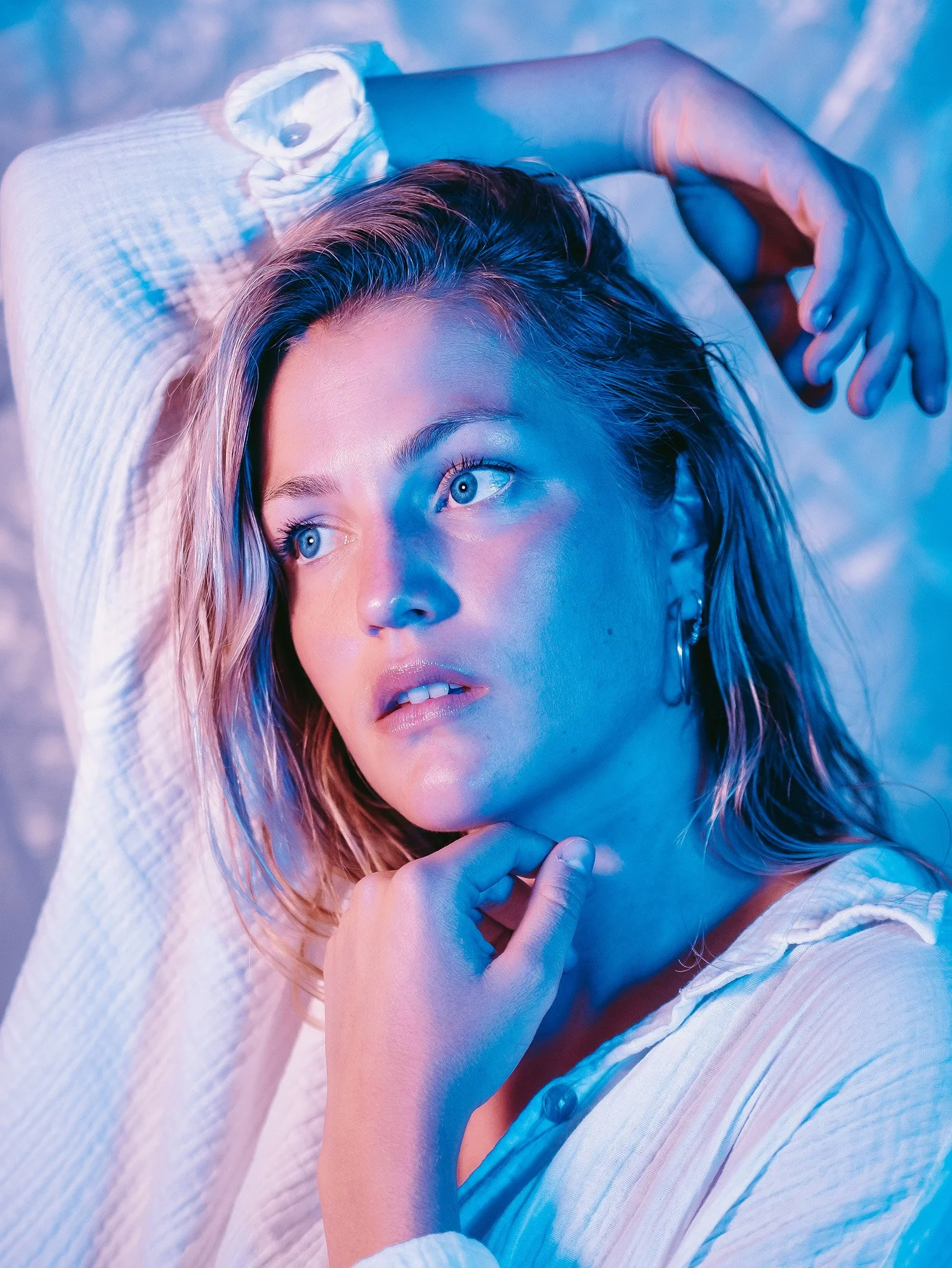 portrait-studio-artistique-fond-neon-salamo-photo.jpg