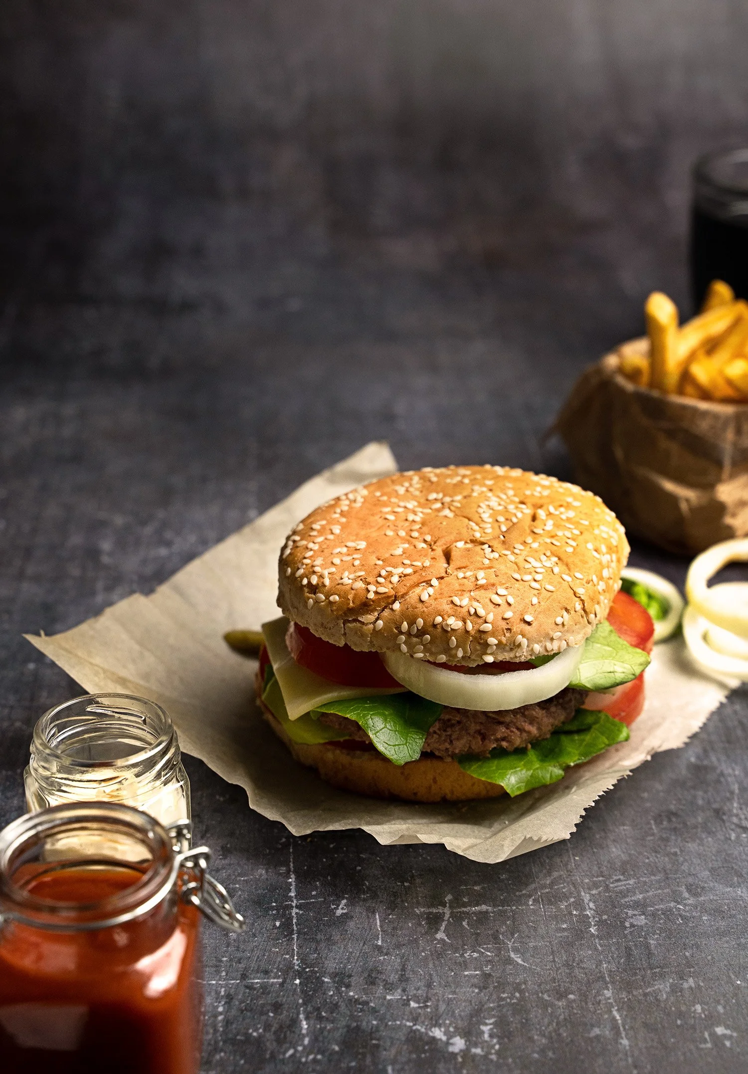 photographie-culinaire-burger-studio-mise-en-scene-plat-salamo-photo.jpg