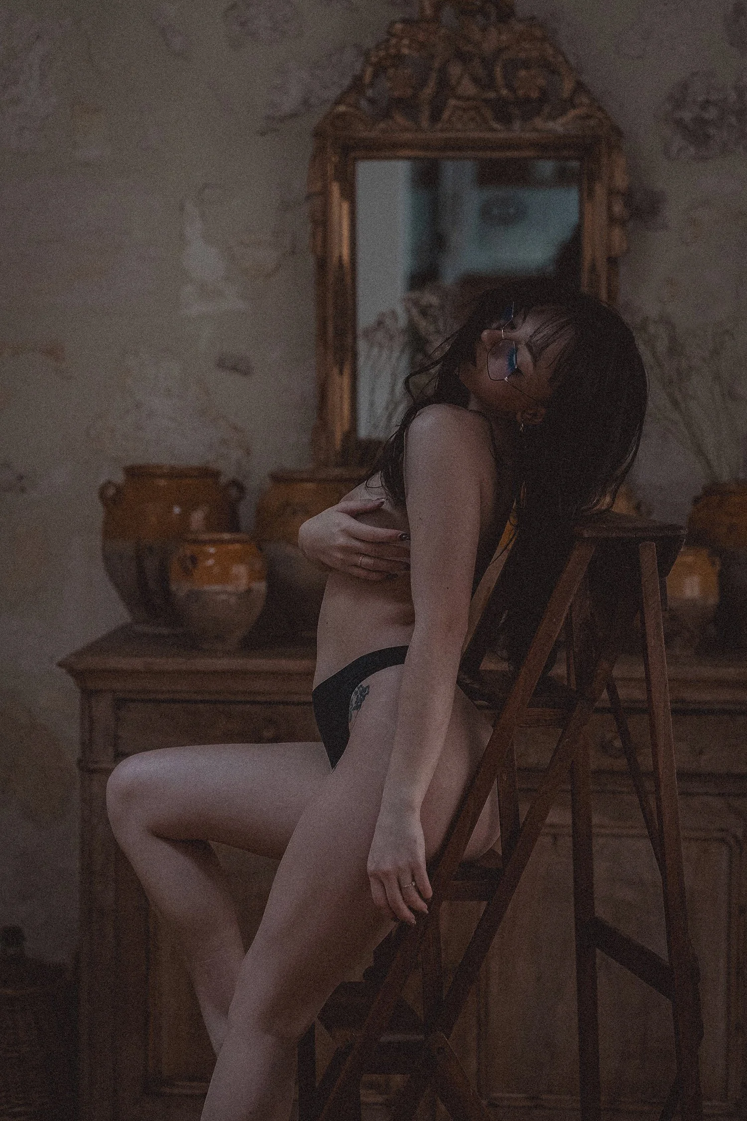 seance-boudoir-interieur-lumiere-naturelle-miroir-salamo-photo.jpg