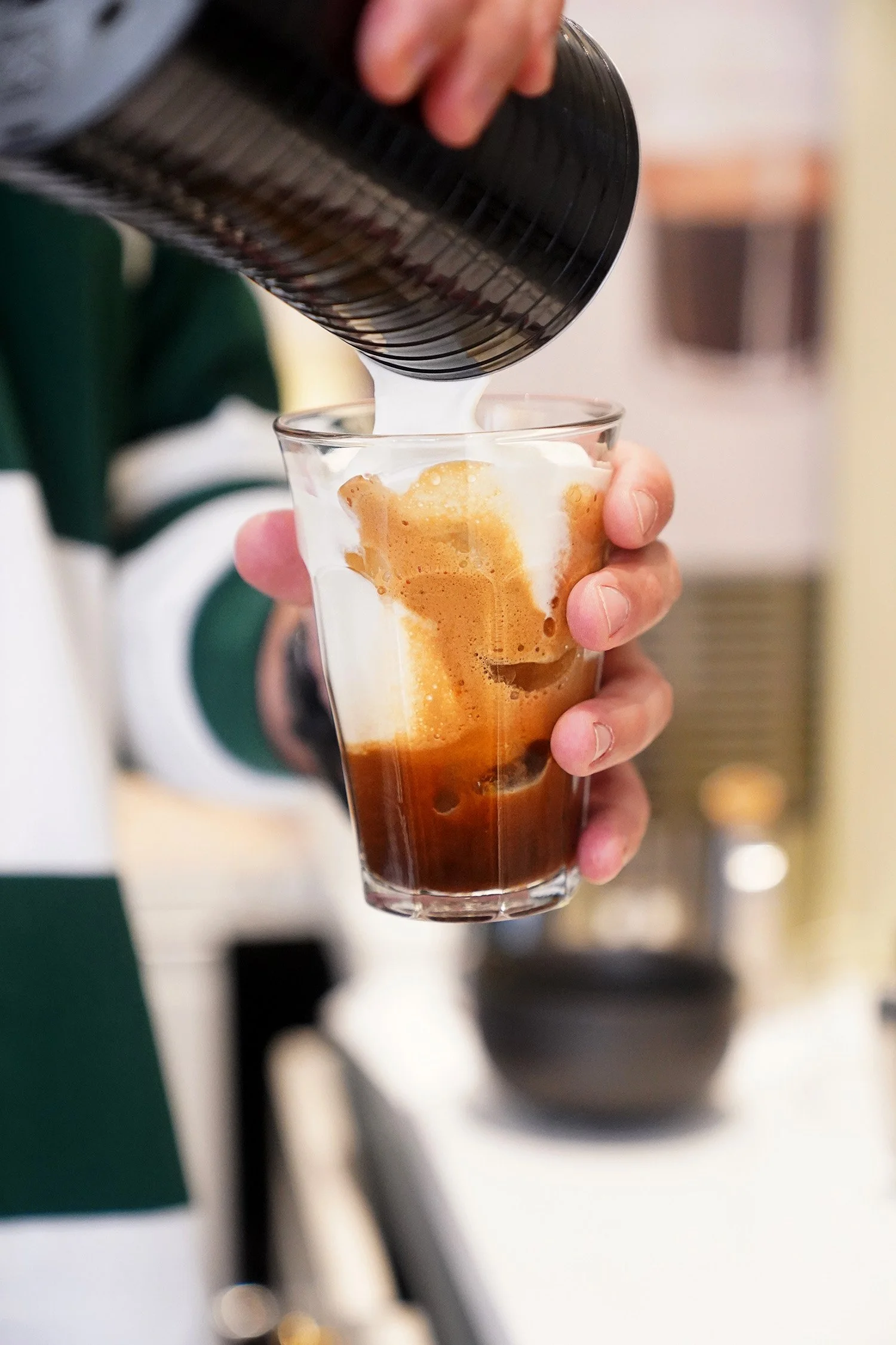 photographie-culinaire-iced-coffee-geste-soleï-les-beigneurs-bordeaux-salamo-photo.jpg