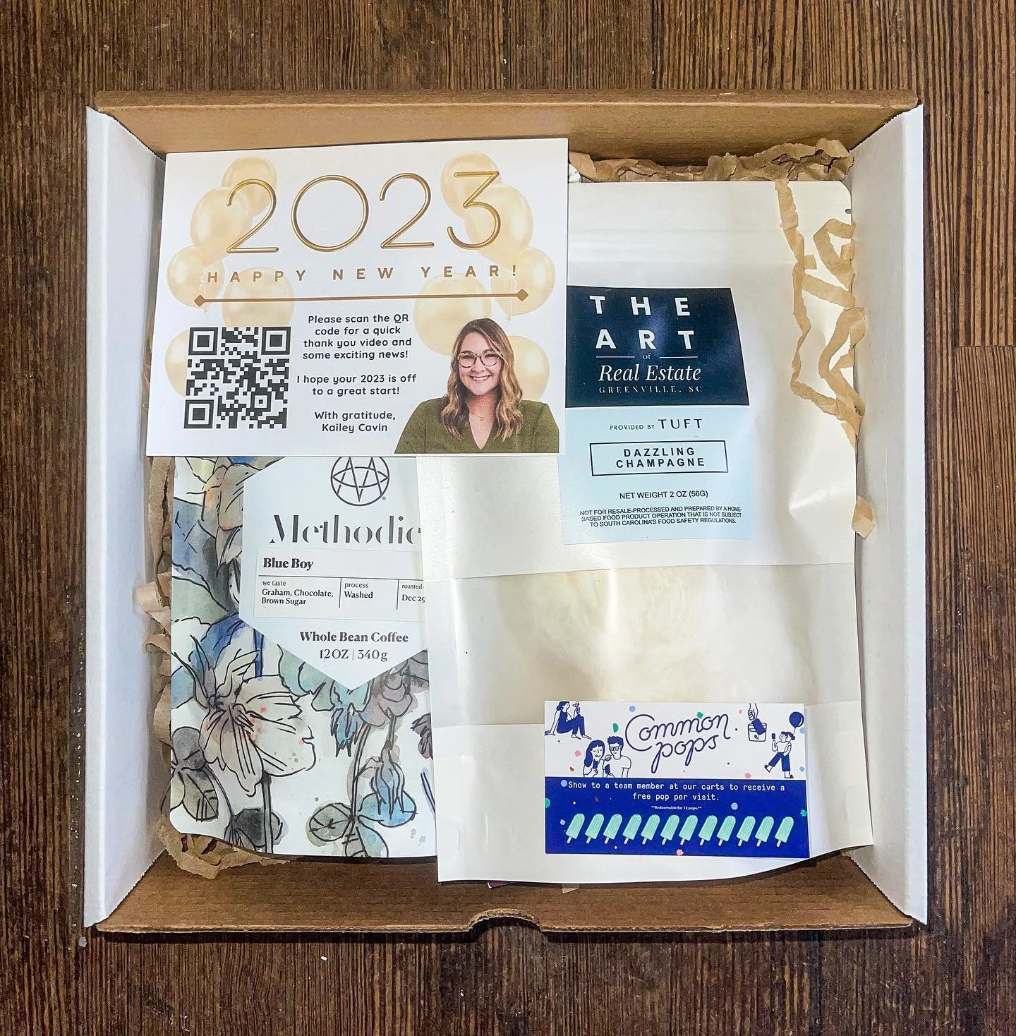 Check out these custom New Year&rsquo;s gift boxes we worked on with @kailey_cavin 🎁
&bull;
&bull;
&bull;
#commondelights #gvl #greenvillesc #giftlocal #smallbusiness #commonpops