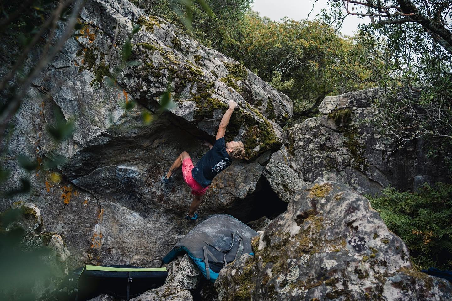 Some jungle vibes of @marijus3 nabbing the second ascent of Retrogressive 7C.
.
Intricate and powerful movements. FA by @meyerkeenan
.
#optoutside #adventurestartshere #climbing #bouldering