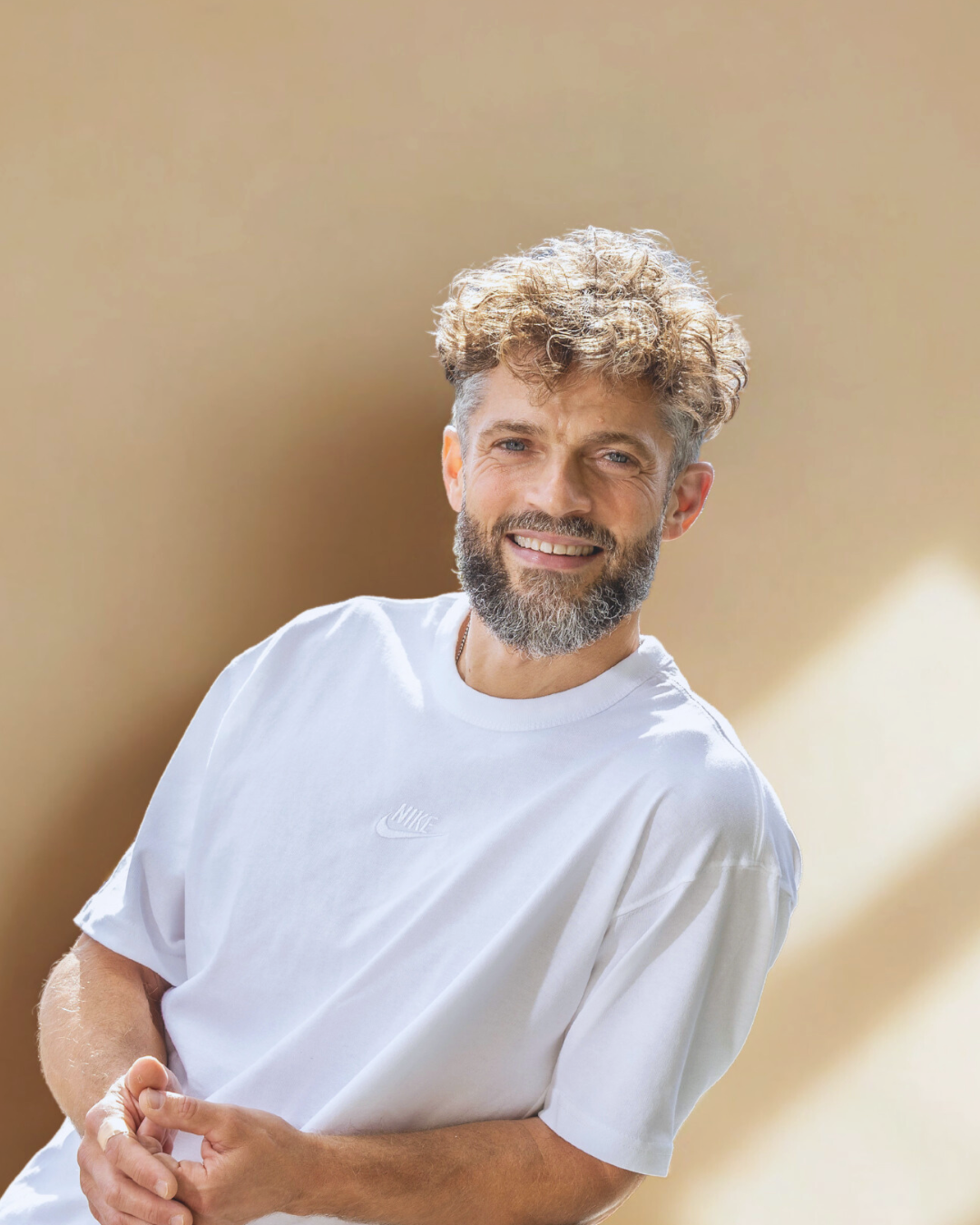 High-level persoonlijke begeleiding door Seth Kamphuijs bij YOGADNA Amsterdam.