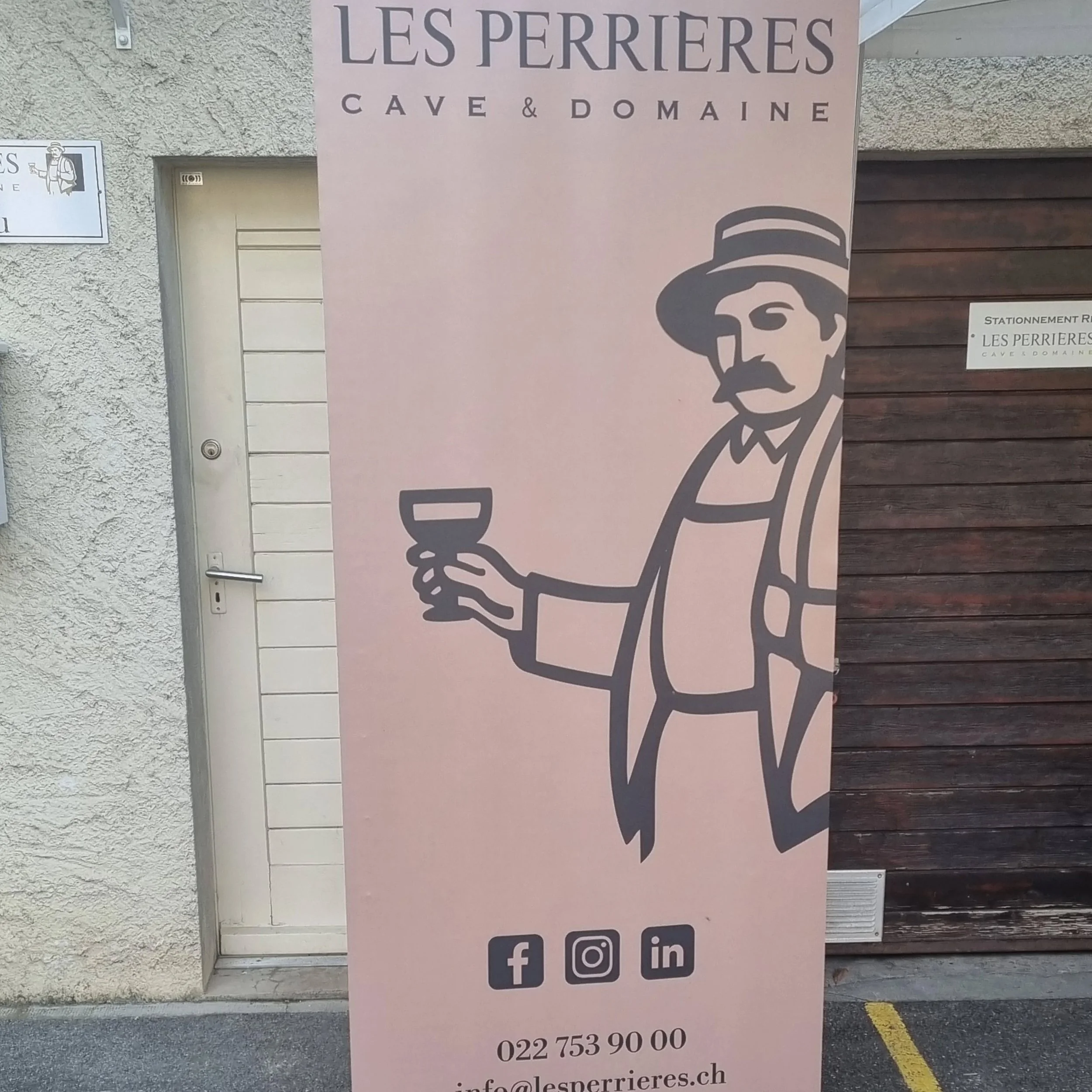 Aujourd'hui samedi 30 mai jour des caves ouvertes 
Merci aux diff&eacute;rents domaine pour leur confiance
@domainelesperrieres 
@lescretets 
@cave_les_baillets 
@cretsmalval 
@chateaudesbois 
@domaine.dugerdil.dardagny 
@domaineleshutins 
Bonne jour