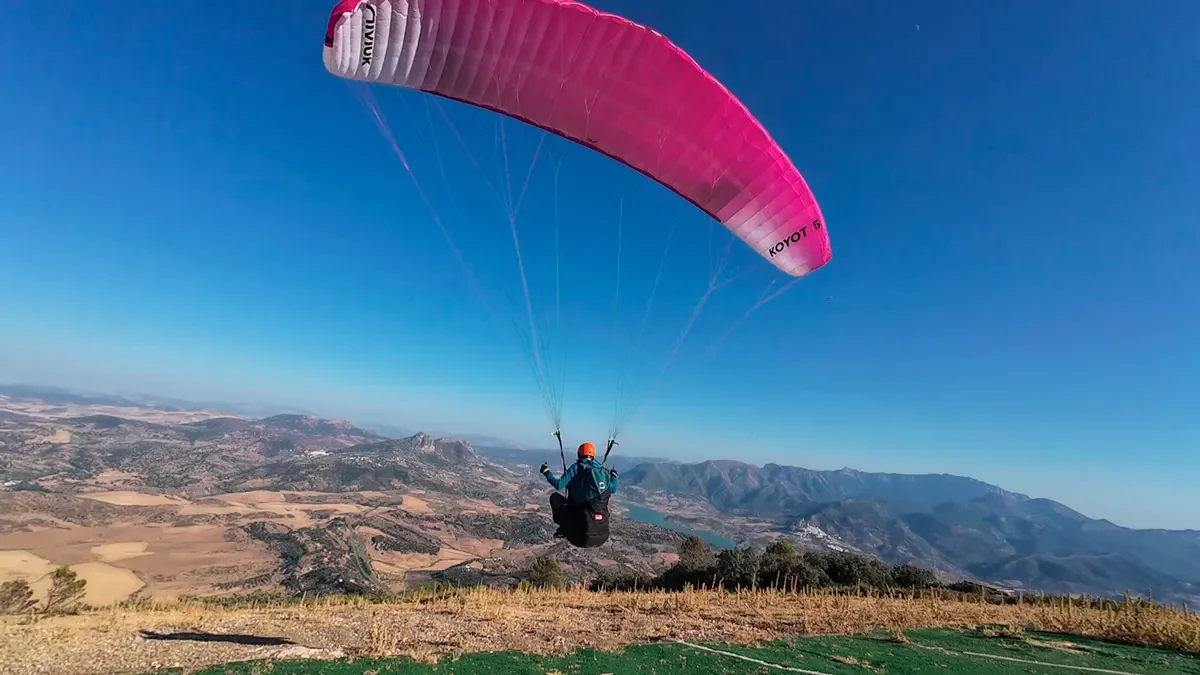 Salto en parapente desde el Castillo de la Estrella