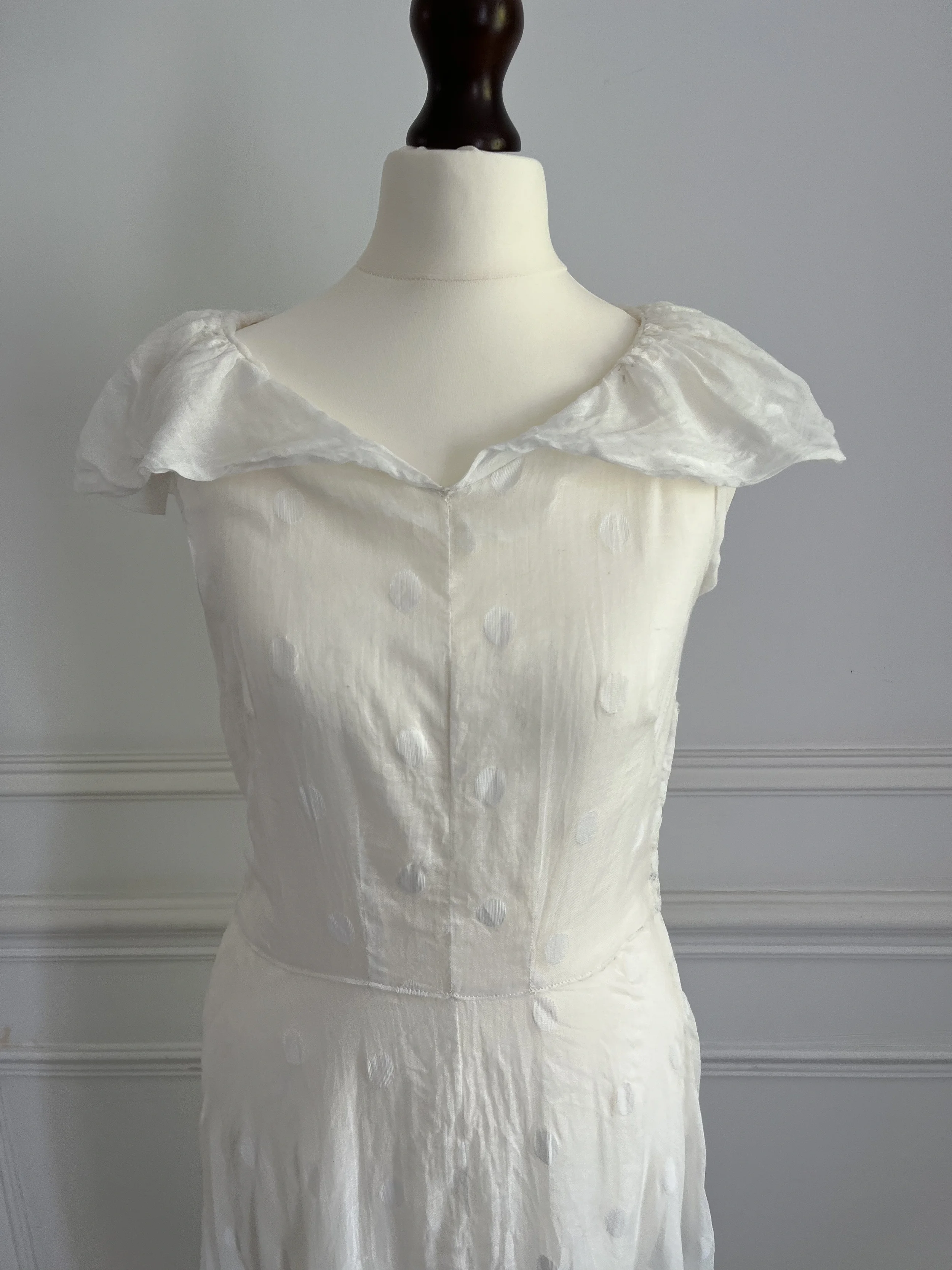 1950s wedding dress top.webp