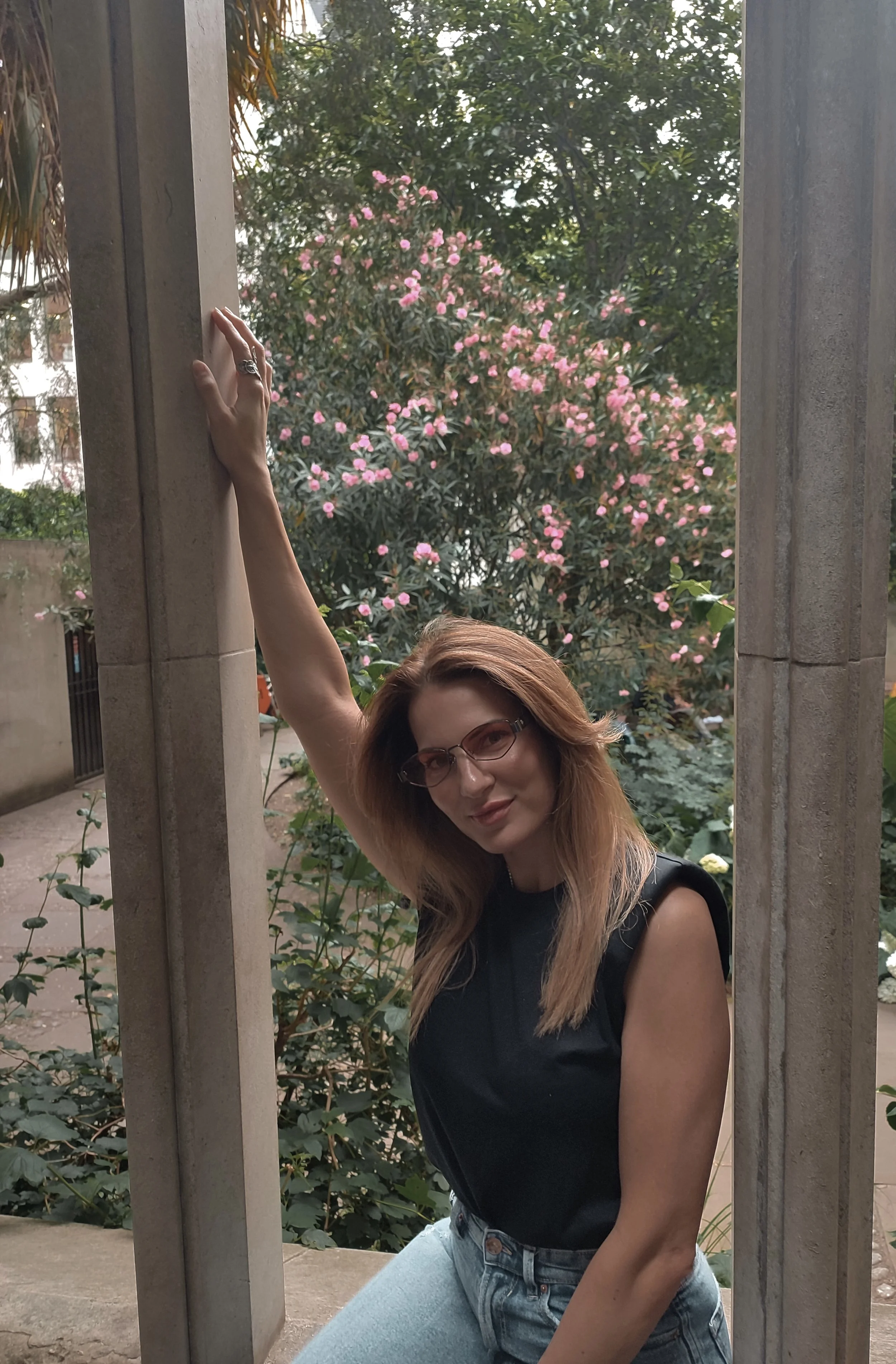 Have a look what Cintia Fauszt does in her spare time, where she discovers London's architecture, takes long walks along the river and creating photographs in order to inspire her creative journey.