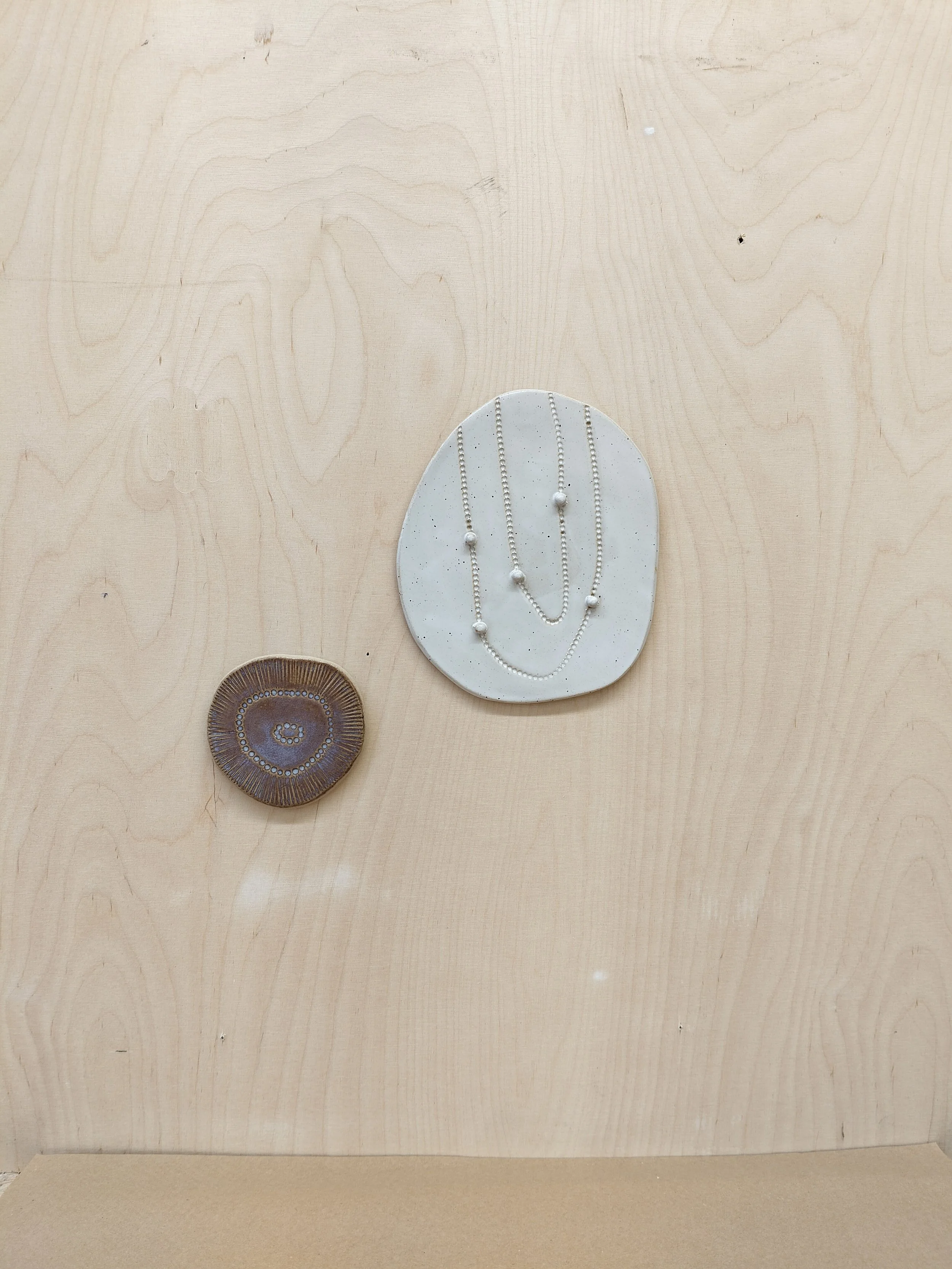 Kivipiha taidekeramiikkateos