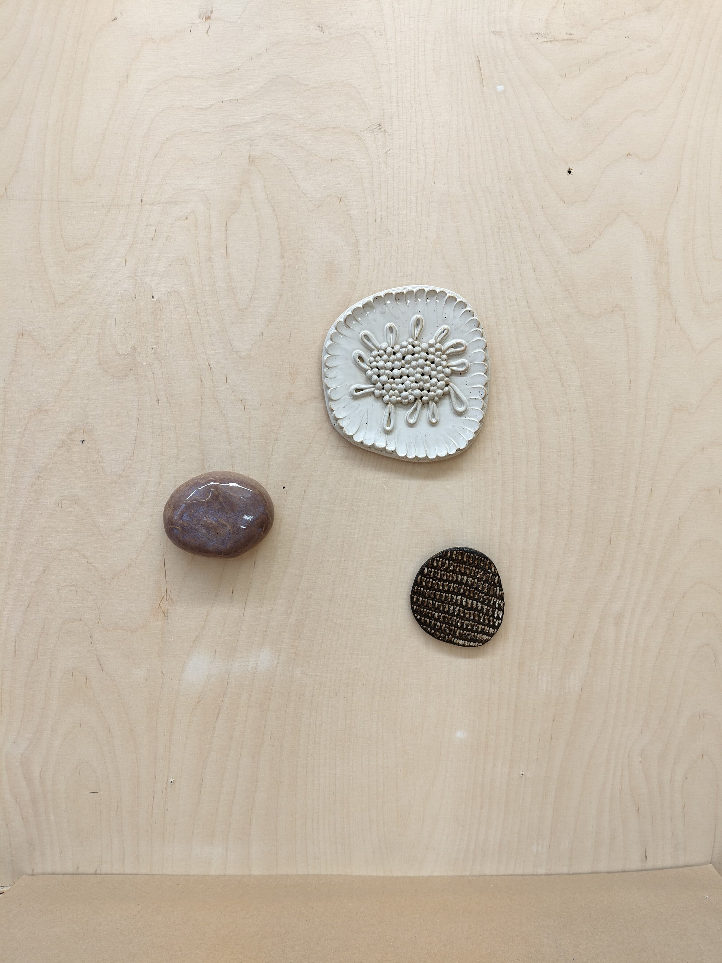 Kivipiha taidekeramiikkateos