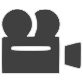 Twee silhouetten van mensen op een filmset, met een filmcamera en een scherm.