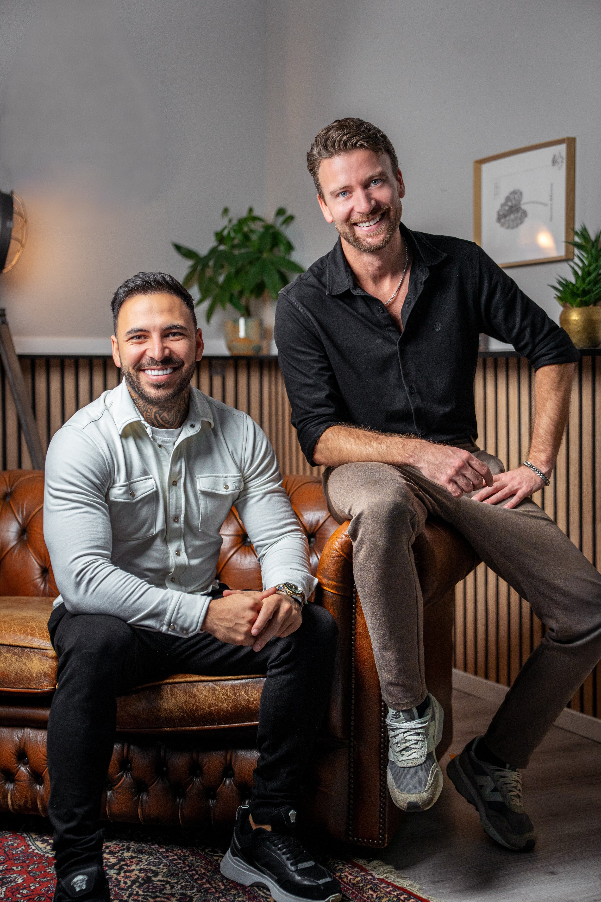 Bas en Richard, de gezichten achter Amoro Films. Twee videografen met meer dan 10 jaar ervaring in videoproducties, bruiloftfilm en trouwfilms.