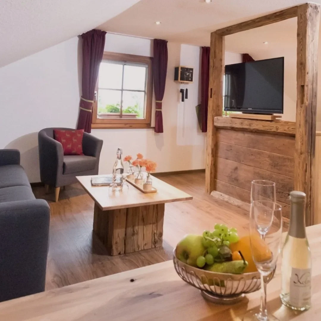 Kolmenhof zimmer 8.webp