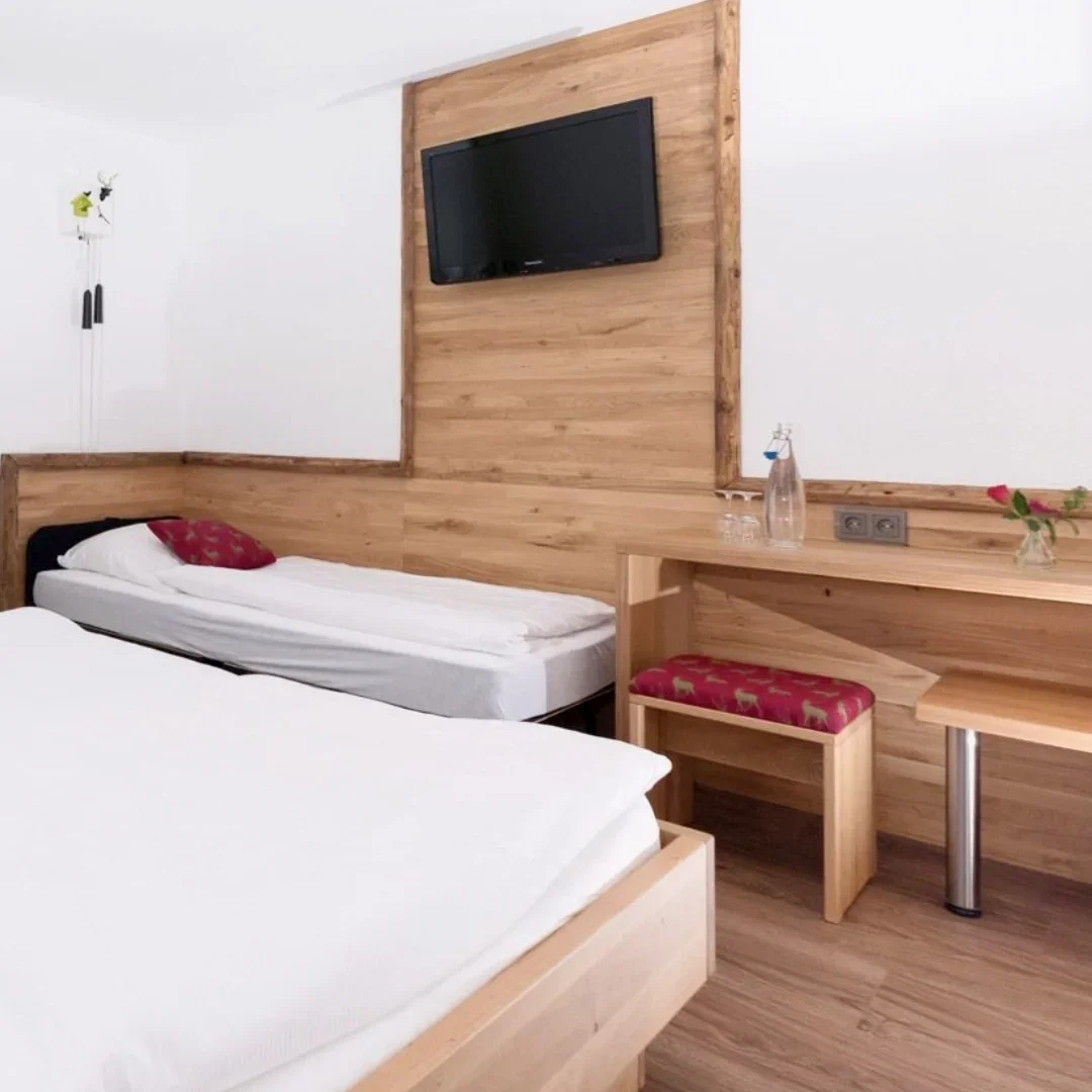 Kolmenhof Zimmer-06 Doppelzimmer.webp