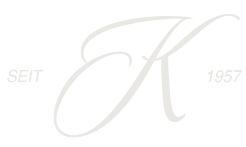 Logo mit einem großen, eleganten K, der Text 'SEIT' links und '1957' rechts daneben