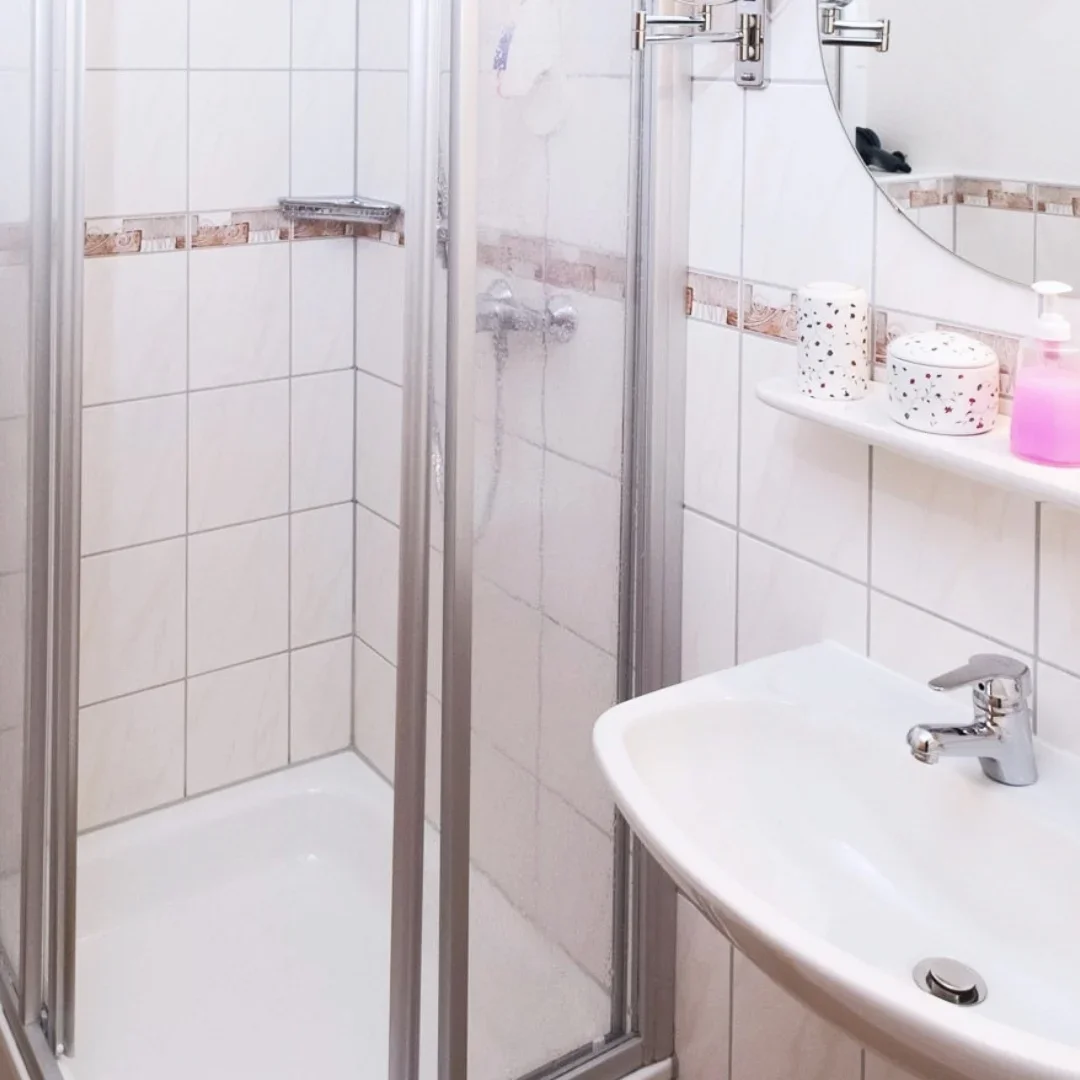 Kolmenhof Zimmer-06 Bad.webp