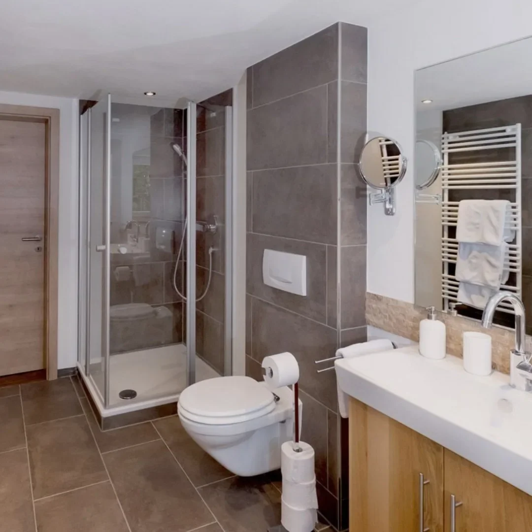 Kolmenhof Zimmer acht Bad.webp