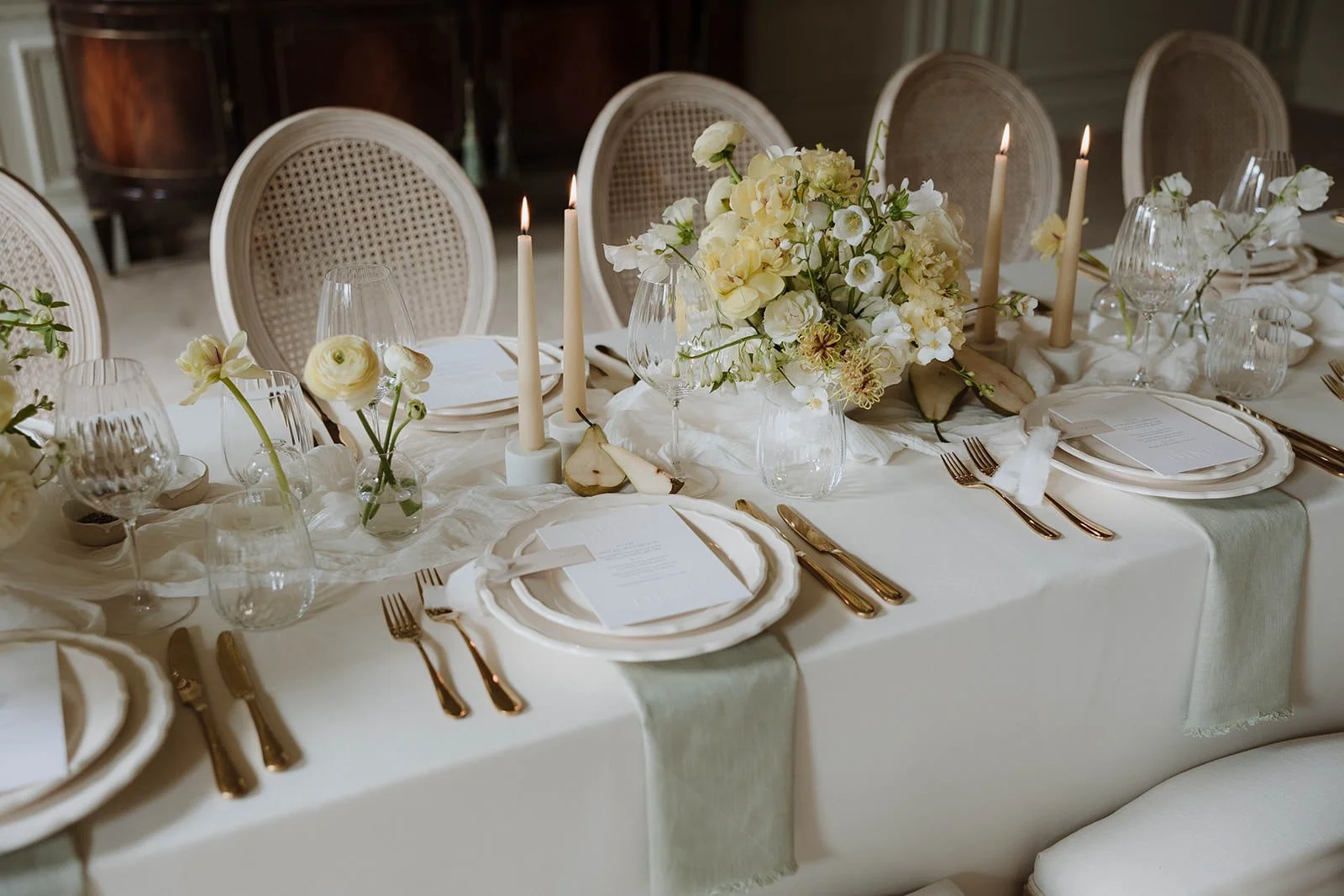 Lemmington-Hall-Editorial-Kate-Rose-Floral-Design-Wedding-Flowers-Kate-Rose-Modern-Floral-Design-5788.jpg
