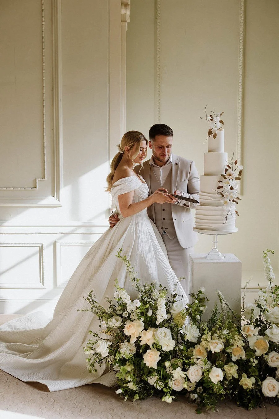 Lemmington-Hall-Editorial-Kate-Rose-Floral-Design-Wedding-Flowers-Kate-Rose-Modern-Floral-Design-6747.jpg