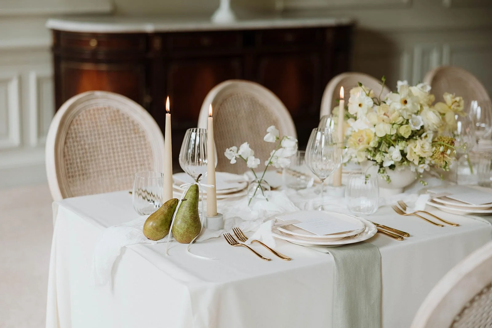 Lemmington-Hall-Editorial-Kate-Rose-Floral-Design-Wedding-Flowers-Kate-Rose-Modern-Floral-Design-5445.jpg