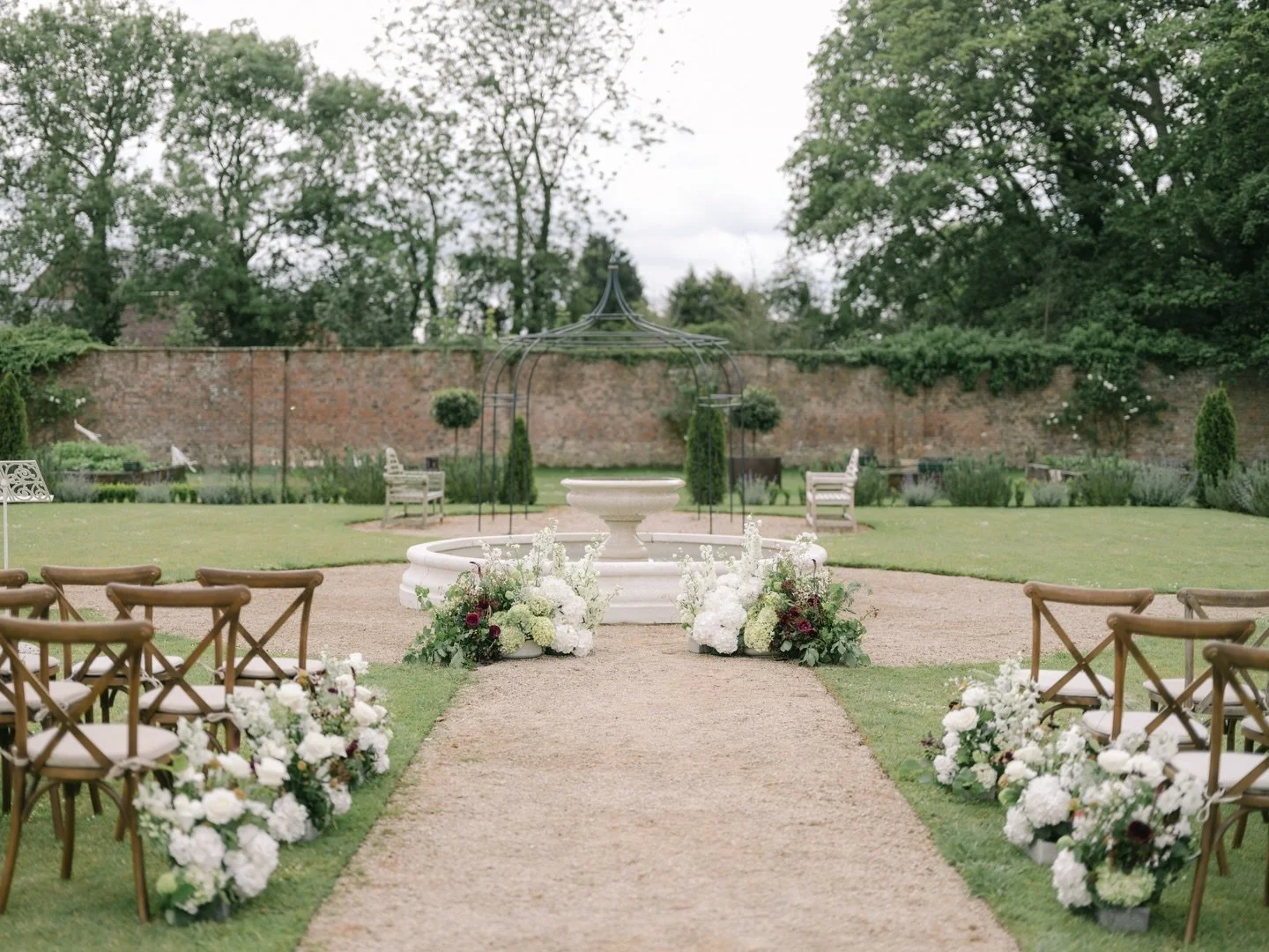 A springtime ceremony at @thewoottonhallestate 

Dreaming of an outdoor ceremony? I&rsquo;m not going to hide the fact that weather can have a huge impact on this in the UK but wow when the weather plays ball, it just feels even more magical. 

The b