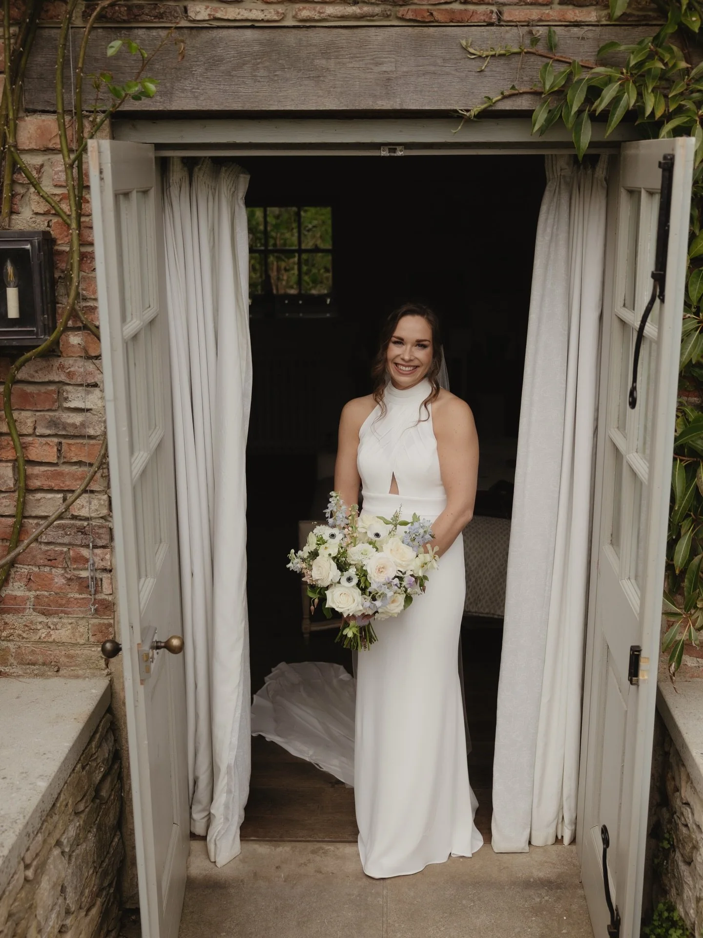 A reminder of beautiful spring on this rainy day&hellip;

I&rsquo;ve been struggling with this weather recently so I thought what better way to cheer myself up than looking back on some spring weddings. 

Here is Hannah and Tom&rsquo;s gorgeous weddi