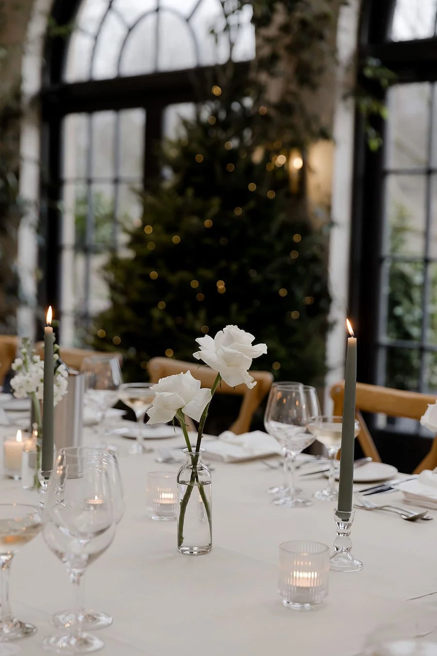 Middleton-Lodge-Wedding-Flowers-Kate-Rose-Modern-Floral-Design-India-Adam-888.jpg