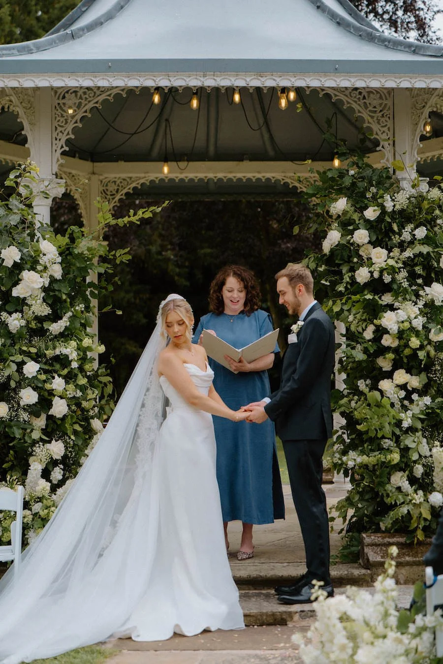 Romantic-Wedding-Flowers-Kate-Rose-Floral-Izzie&Harry-Thicket-Priory-Wedding-Flowers-487.jpg