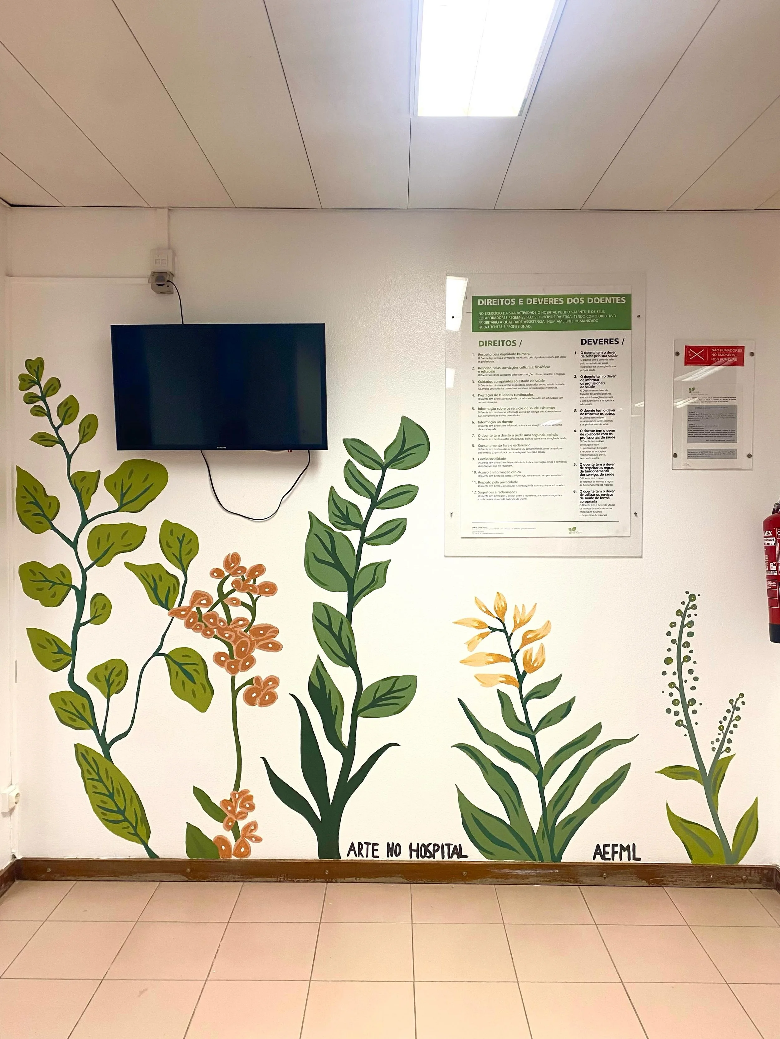 Pintura de mural na Consulta Externa do Hospital Pulido Valente

Aqui ficam algumas imagens do processo da pintura deste mural, que realiz&aacute;mos entre os dias 8 e 10 de maio. Esta interven&ccedil;&atilde;o n&atilde;o teria sido poss&iacute;vel s