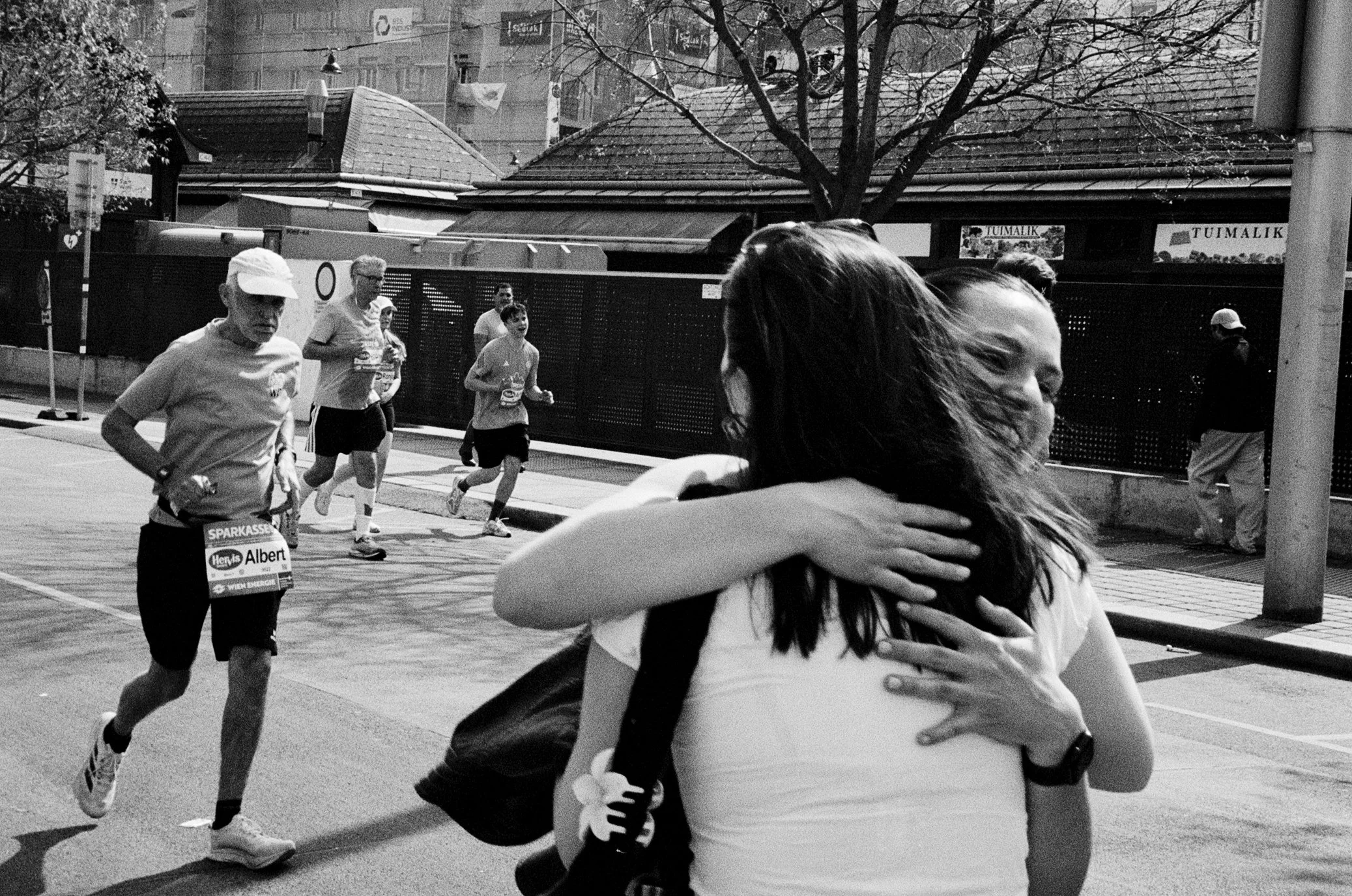 hug.close.vienna.jpg